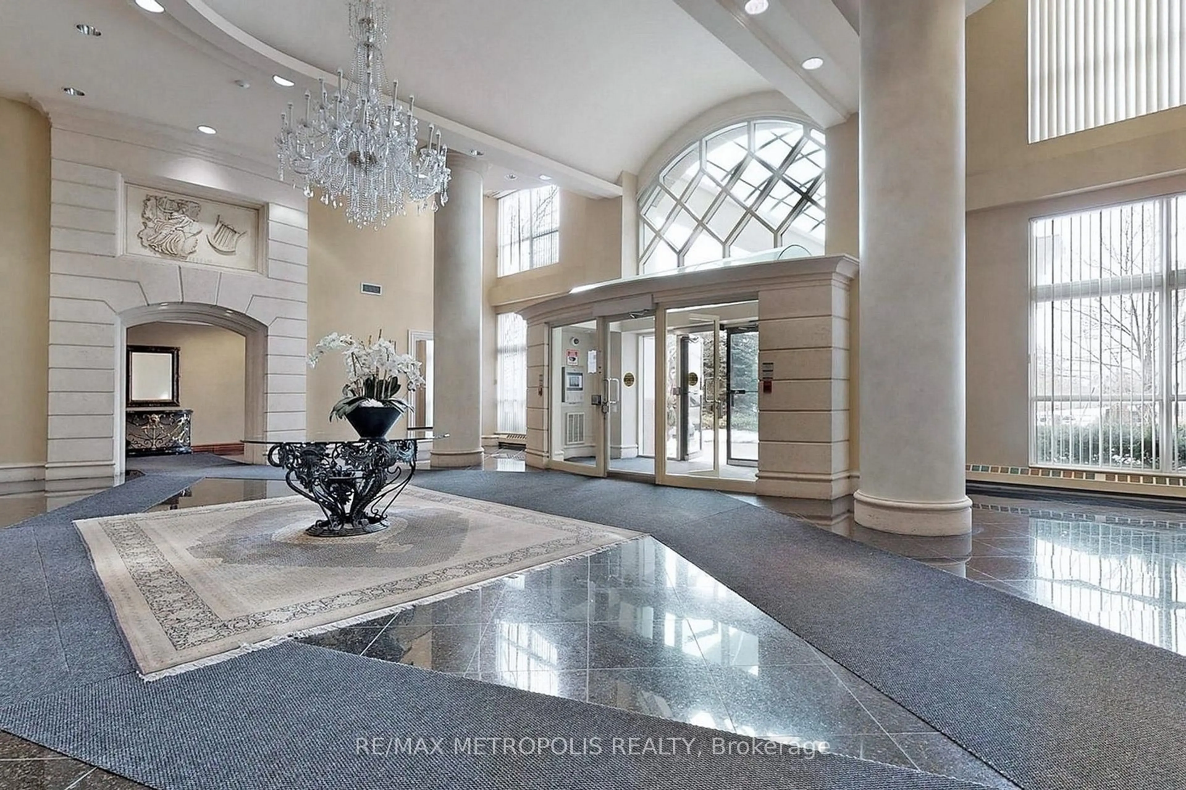 Indoor foyer for 23 Lorraine Dr #1906, Toronto Ontario M2N 6Z6