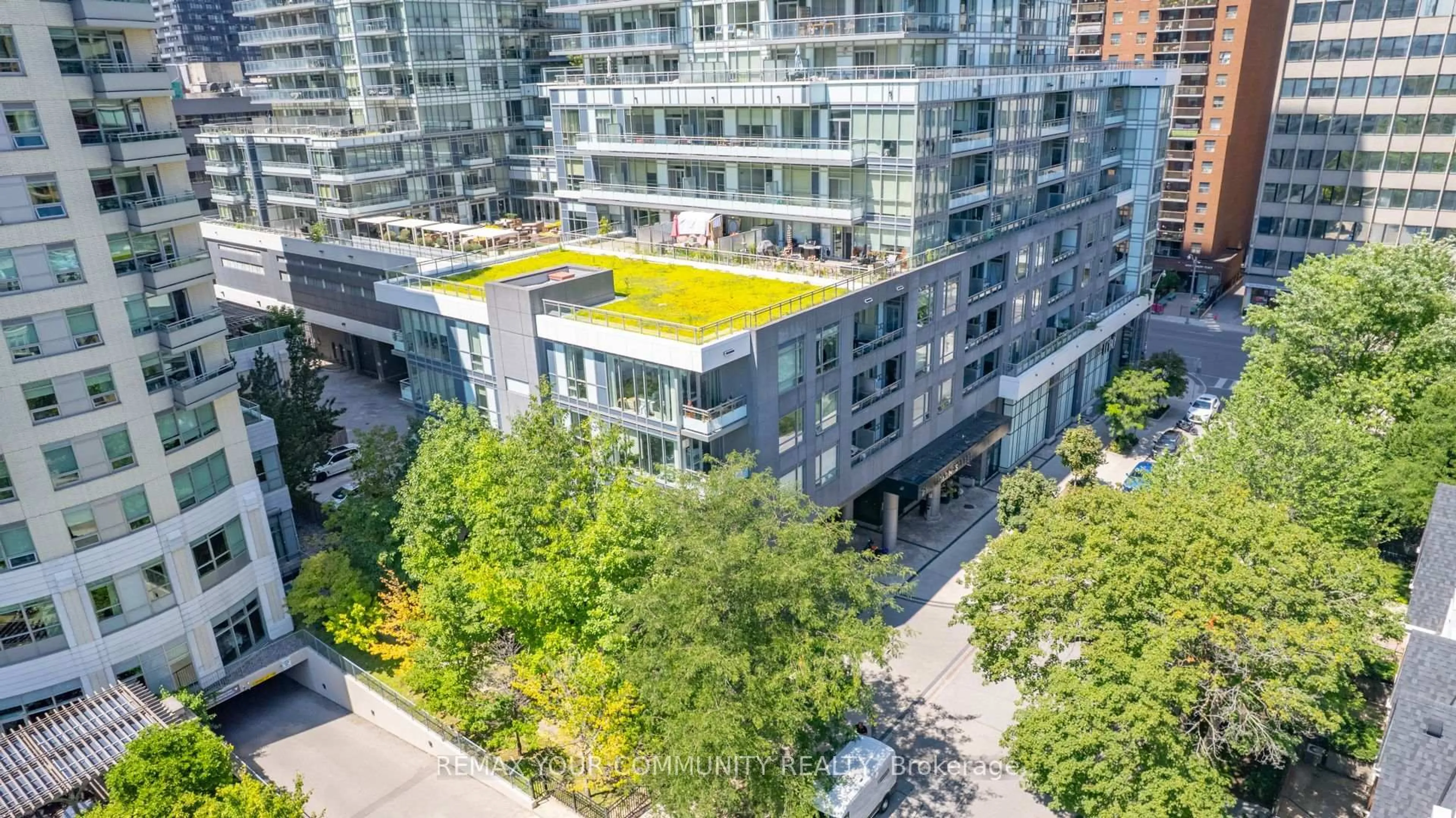 A pic from outside/outdoor area/front of a property/back of a property/a pic from drone, city buildings view from balcony for 98 Lillian St #312, Toronto Ontario M4S 0A5