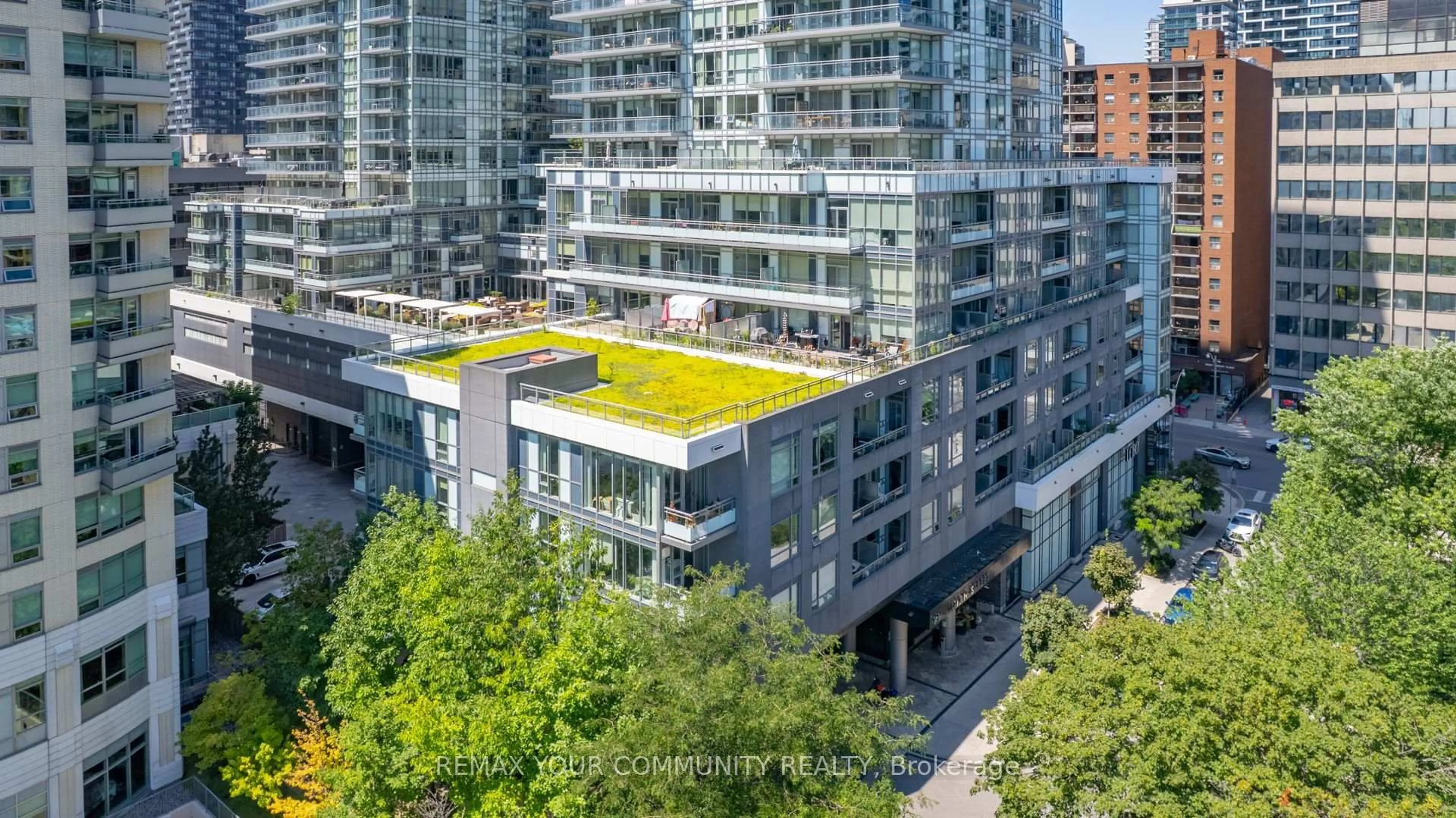 A pic from outside/outdoor area/front of a property/back of a property/a pic from drone, city buildings view from balcony for 98 Lillian St #312, Toronto Ontario M4S 0A5
