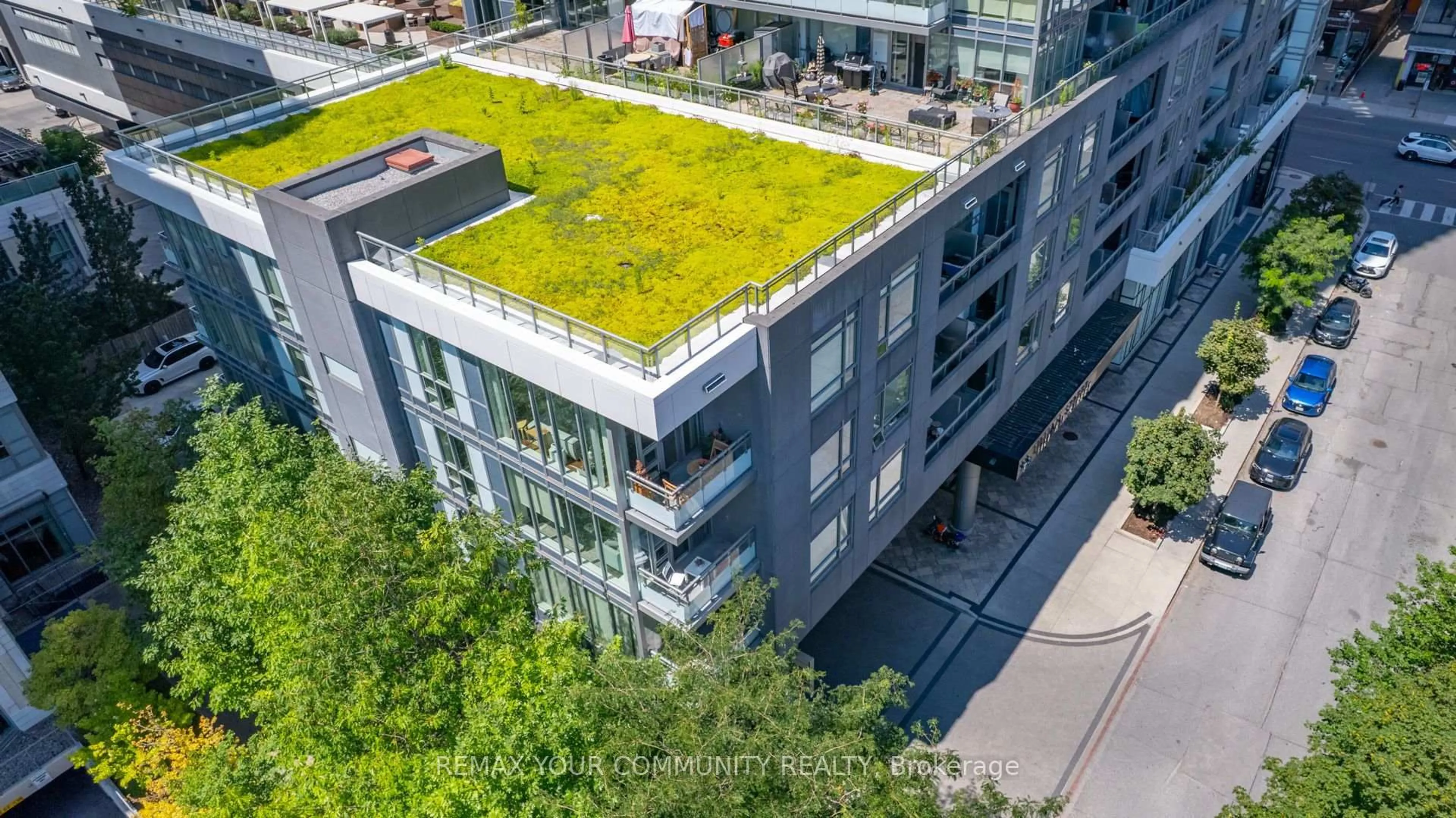 A pic from outside/outdoor area/front of a property/back of a property/a pic from drone, city buildings view from balcony for 98 Lillian St #312, Toronto Ontario M4S 0A5