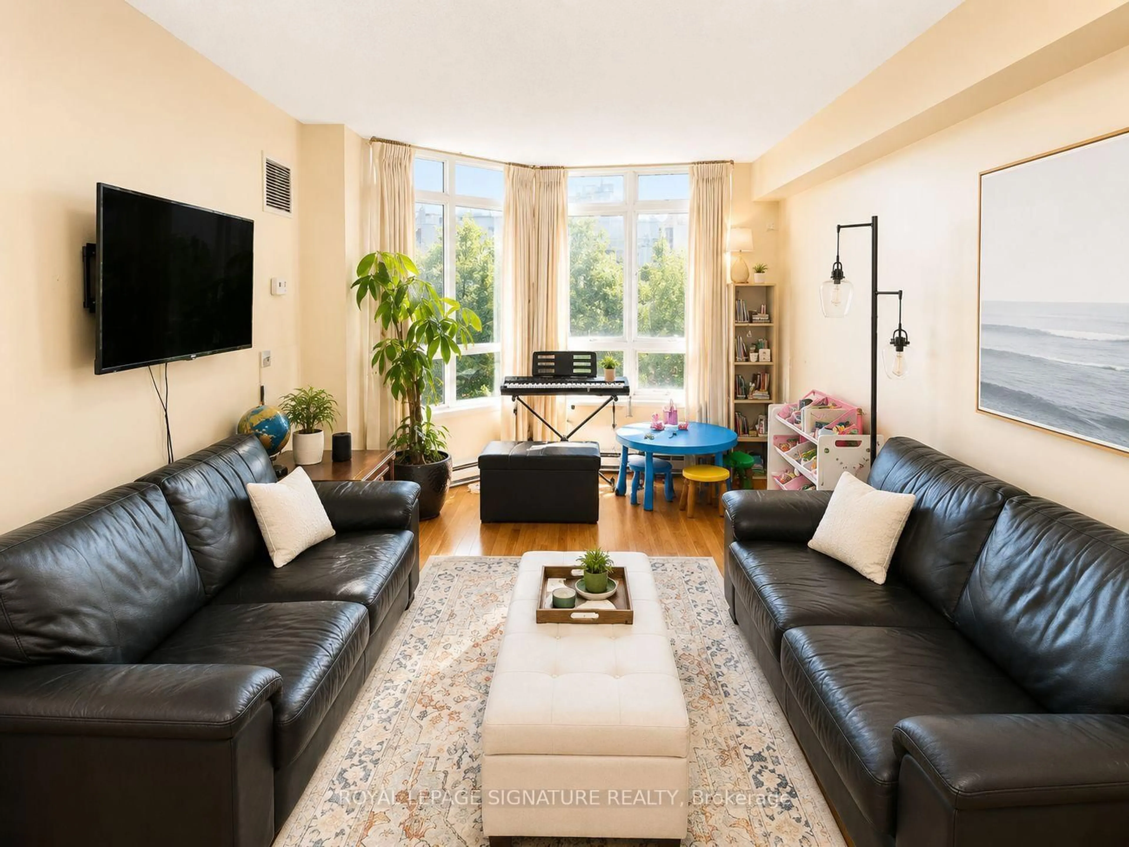 Living room with furniture, unknown for 80 Harrison Garden Blvd #323, Toronto Ontario M2N 7E3