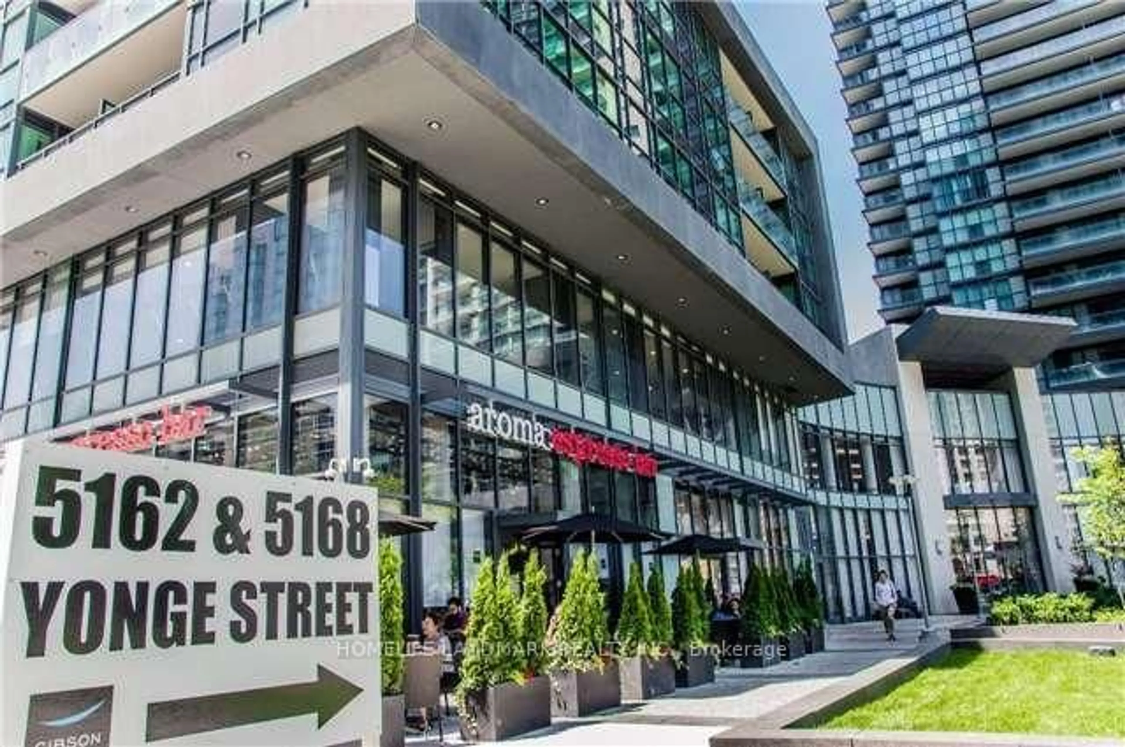 Indoor foyer for 5168 Yonge St #509, Toronto Ontario M2N 0G1