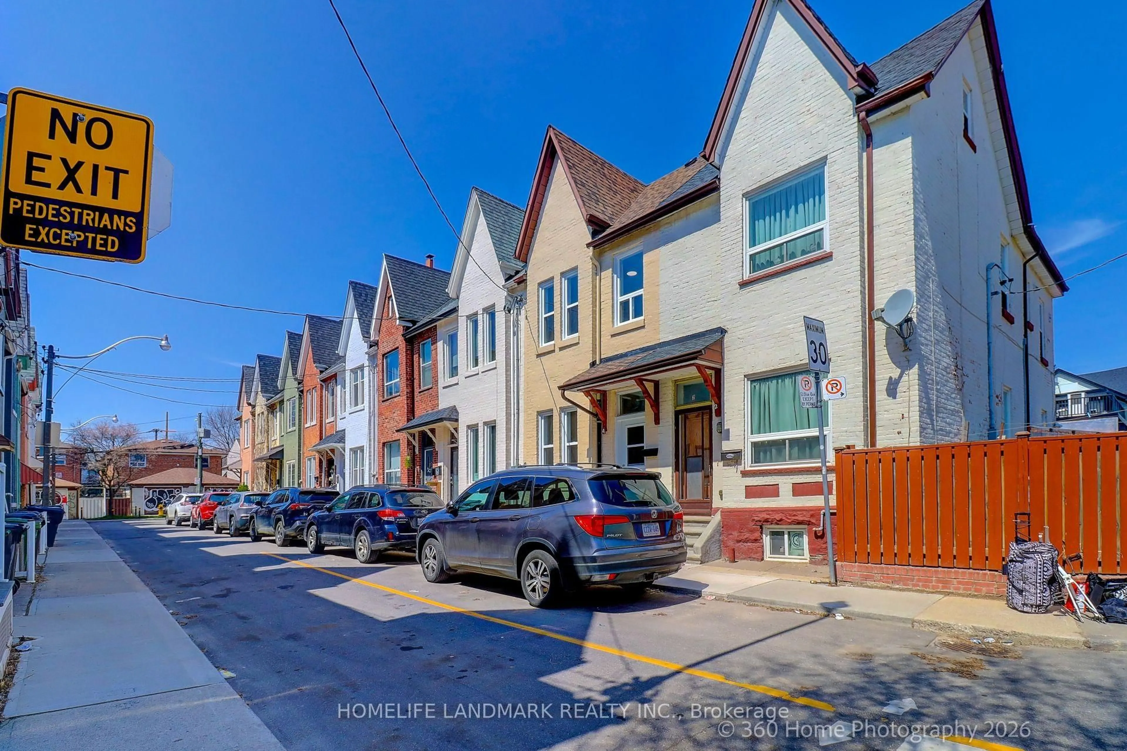 A pic from outside/outdoor area/front of a property/back of a property/a pic from drone, street for 4 Andrews Ave, Toronto Ontario M6J 1S3
