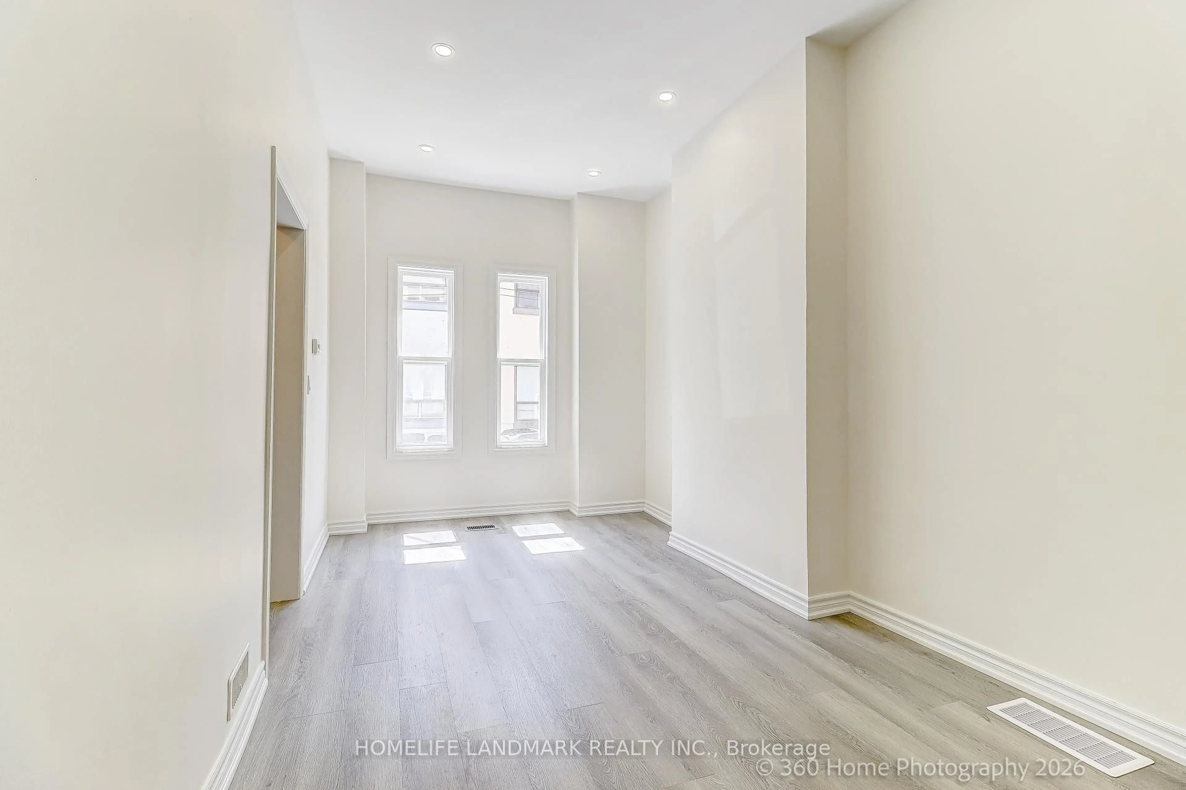 A pic of a room for 4 Andrews Ave, Toronto Ontario M6J 1S3