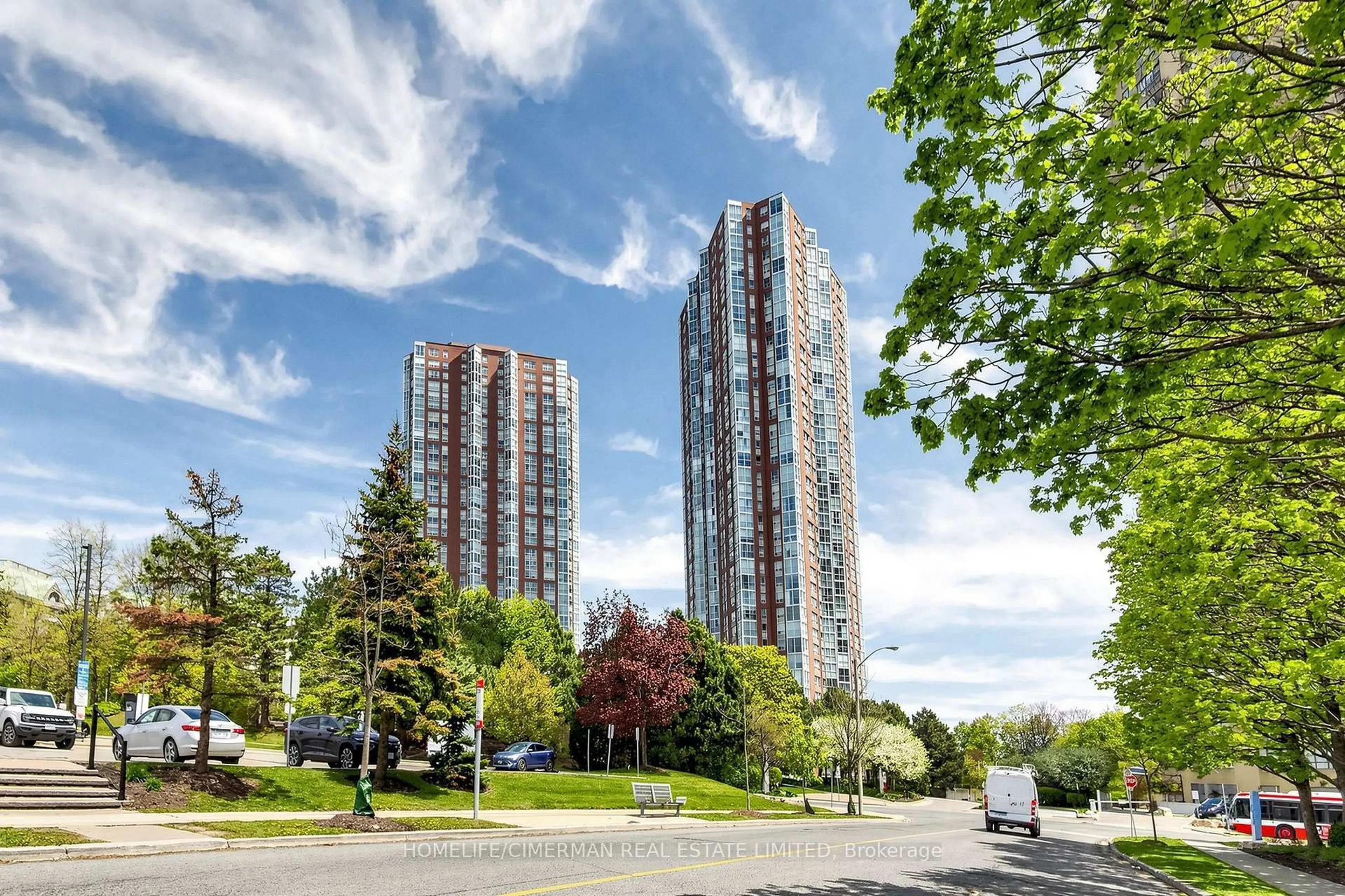 A pic from outside/outdoor area/front of a property/back of a property/a pic from drone, street for 5 Concorde Pl #3302, Toronto Ontario M3C 3M8