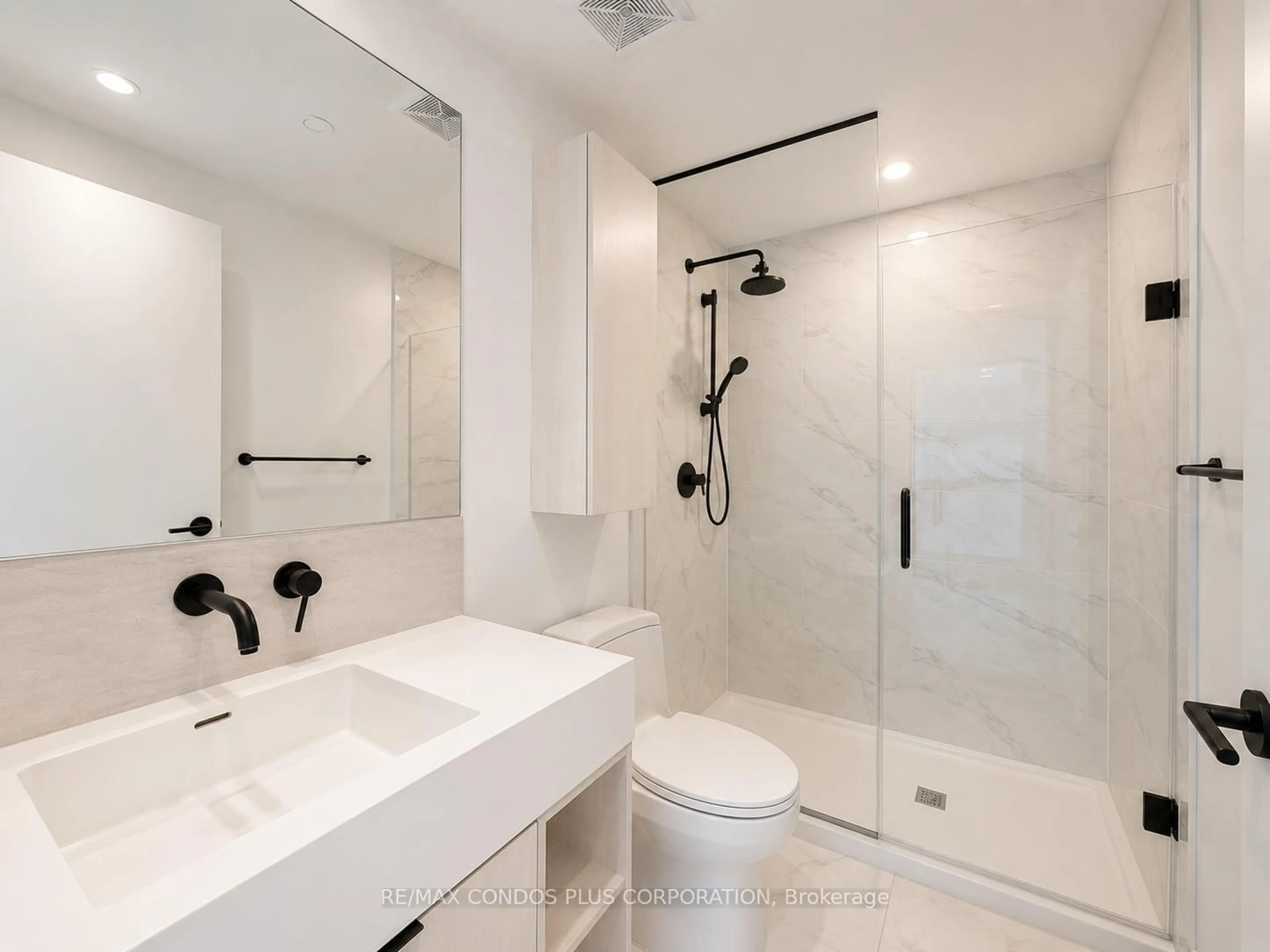 Contemporary bathroom, ceramic/tile floor for 108 Peter St #2101, Toronto Ontario M5V 0W2