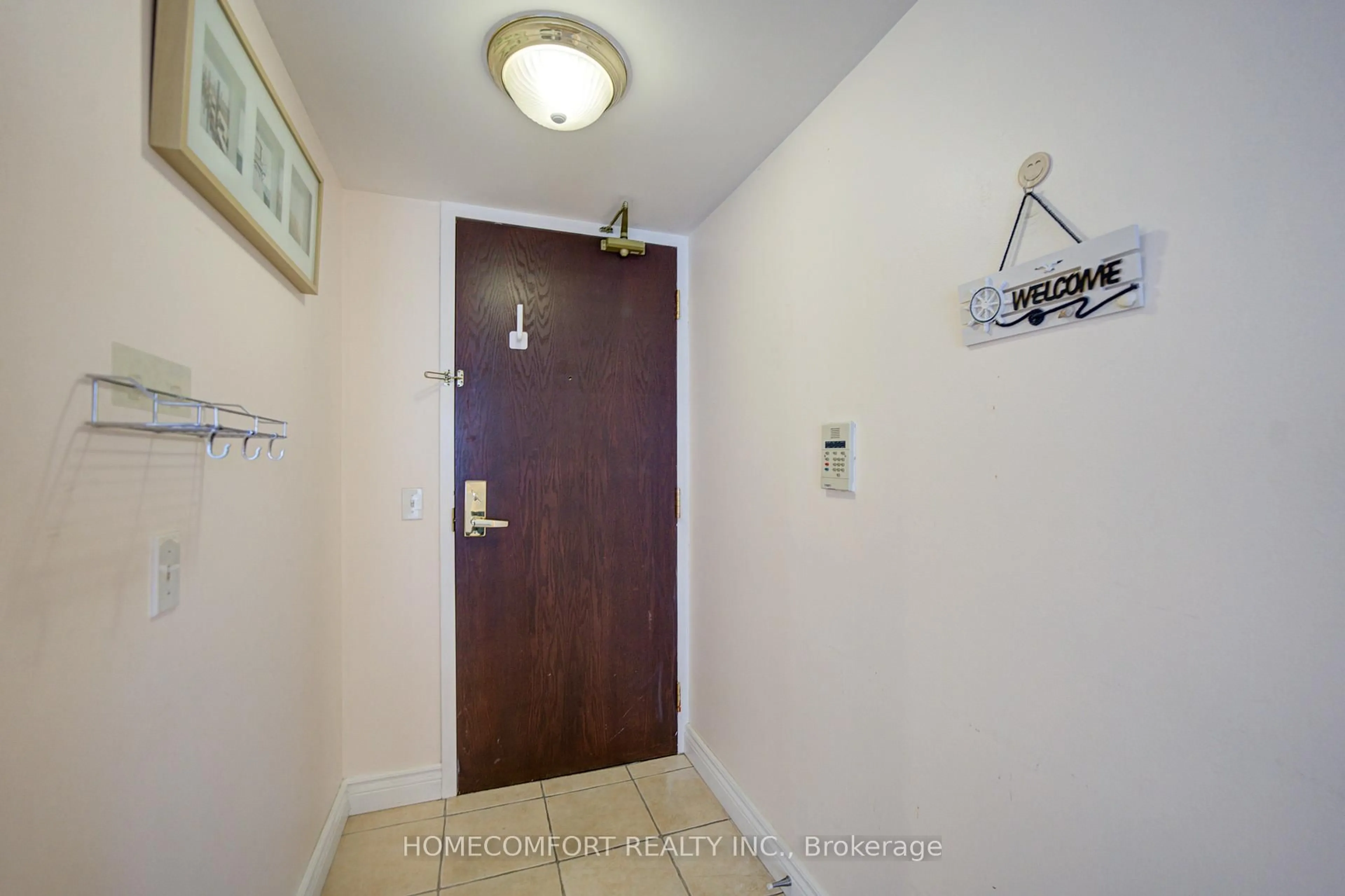 Indoor entryway for 18 Parkview Ave #312, Toronto Ontario M2N 7H7