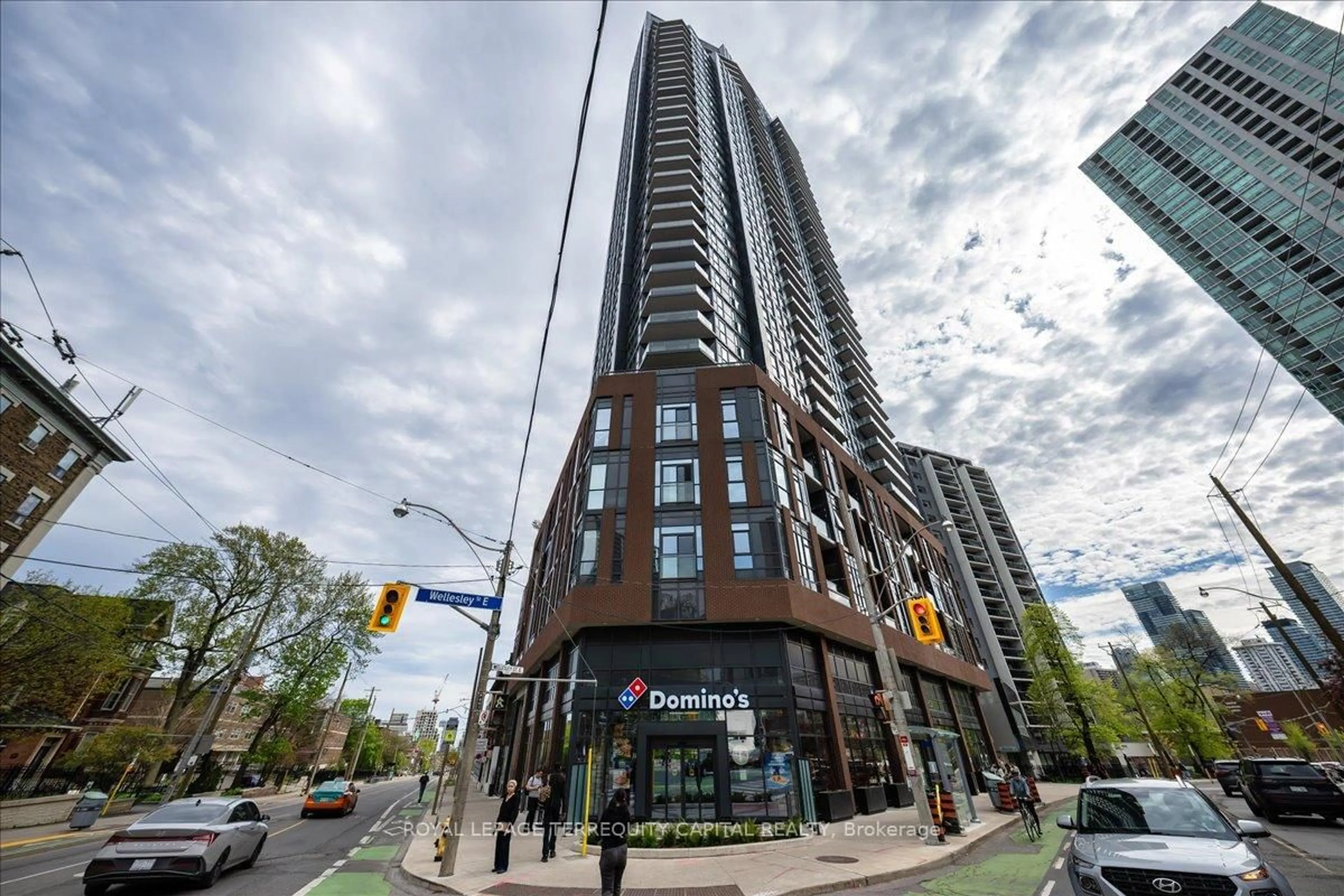Indoor foyer for 159 Wellesley St #3002, Toronto Ontario M4Y 0H5
