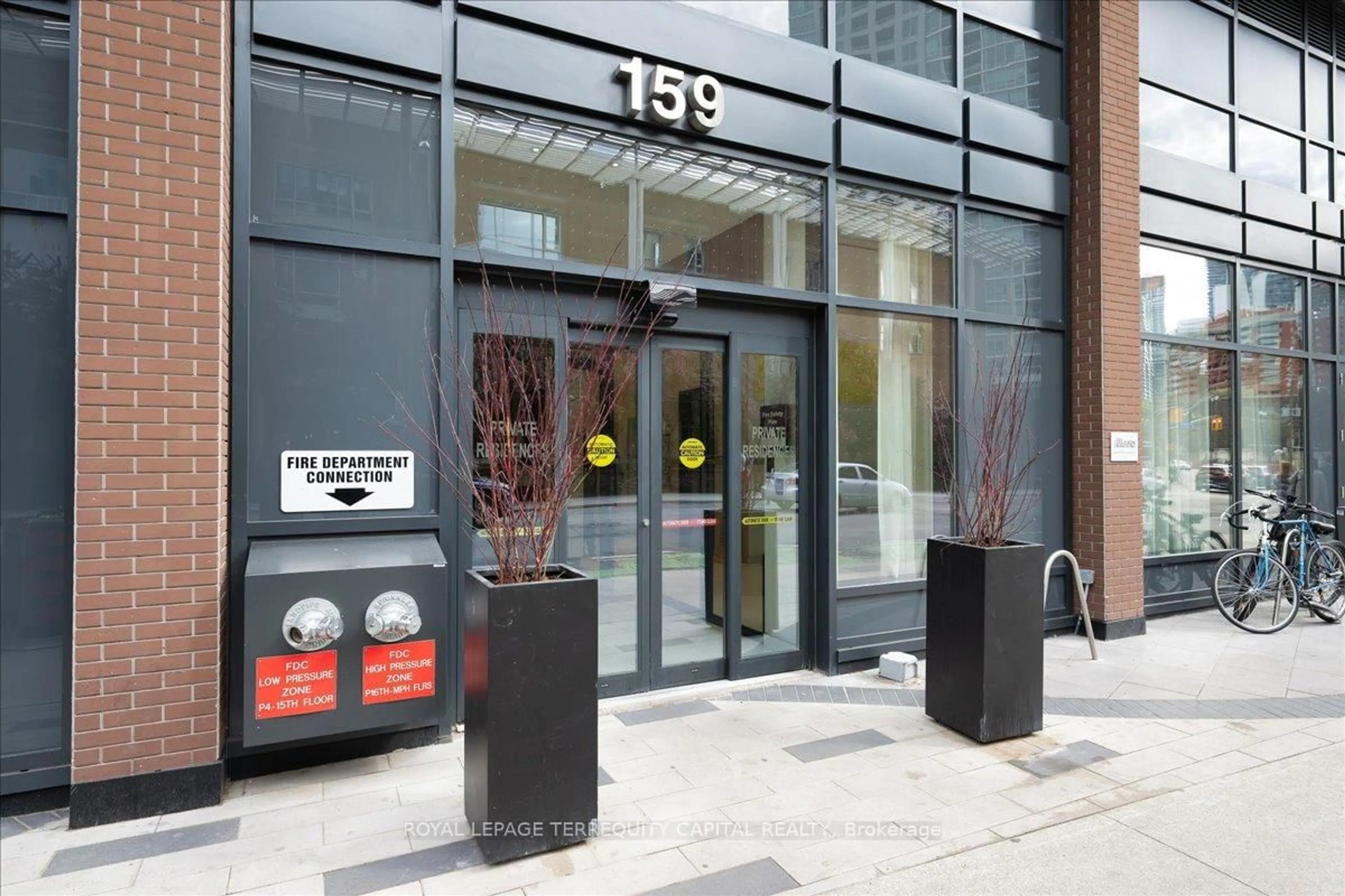 Indoor foyer for 159 Wellesley St #3002, Toronto Ontario M4Y 0H5