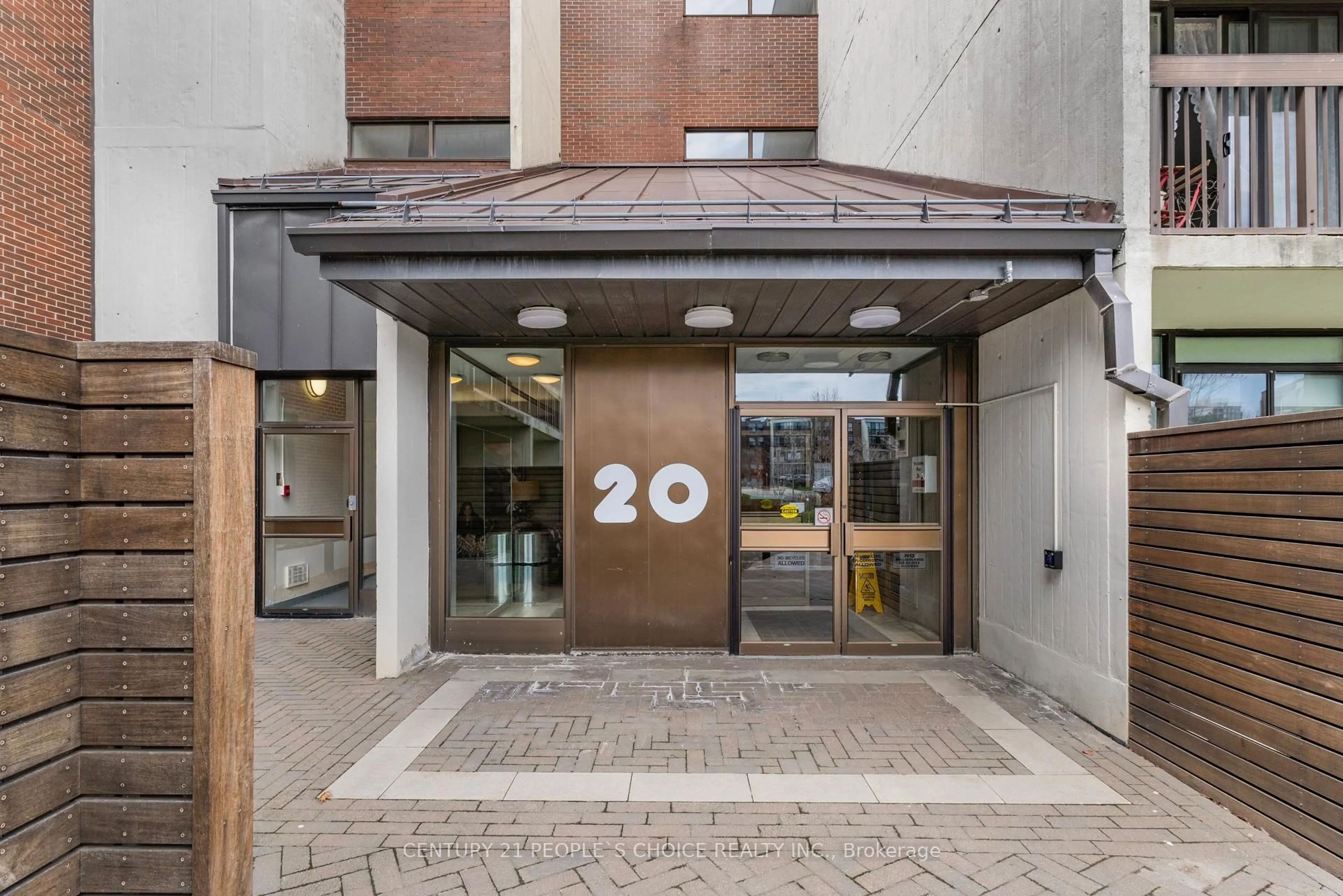 Indoor foyer for 20 Fashion Roseway #105, Toronto Ontario M2N 6B5