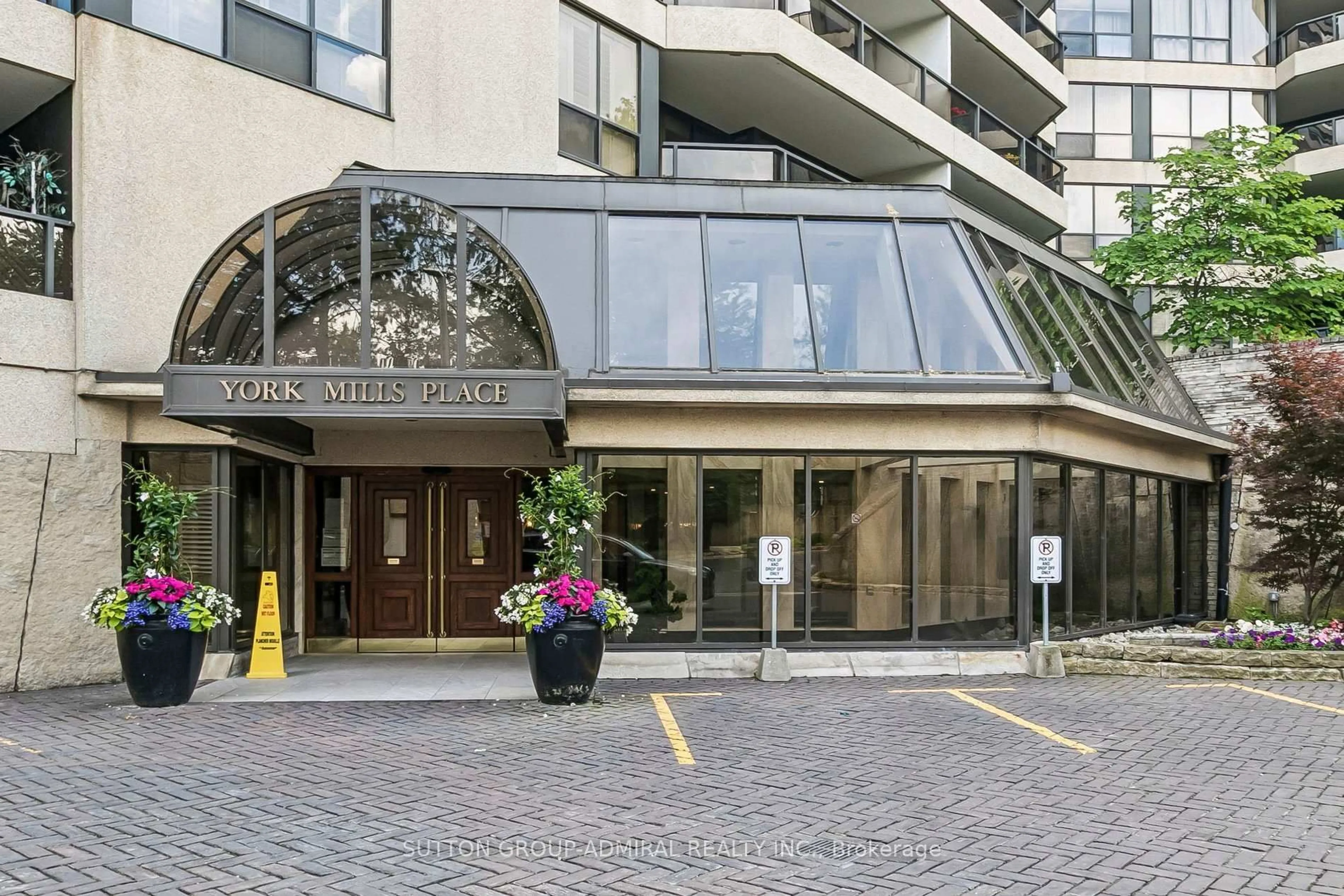 Indoor foyer for 3900 Yonge St #301, Toronto Ontario M4N 3N6