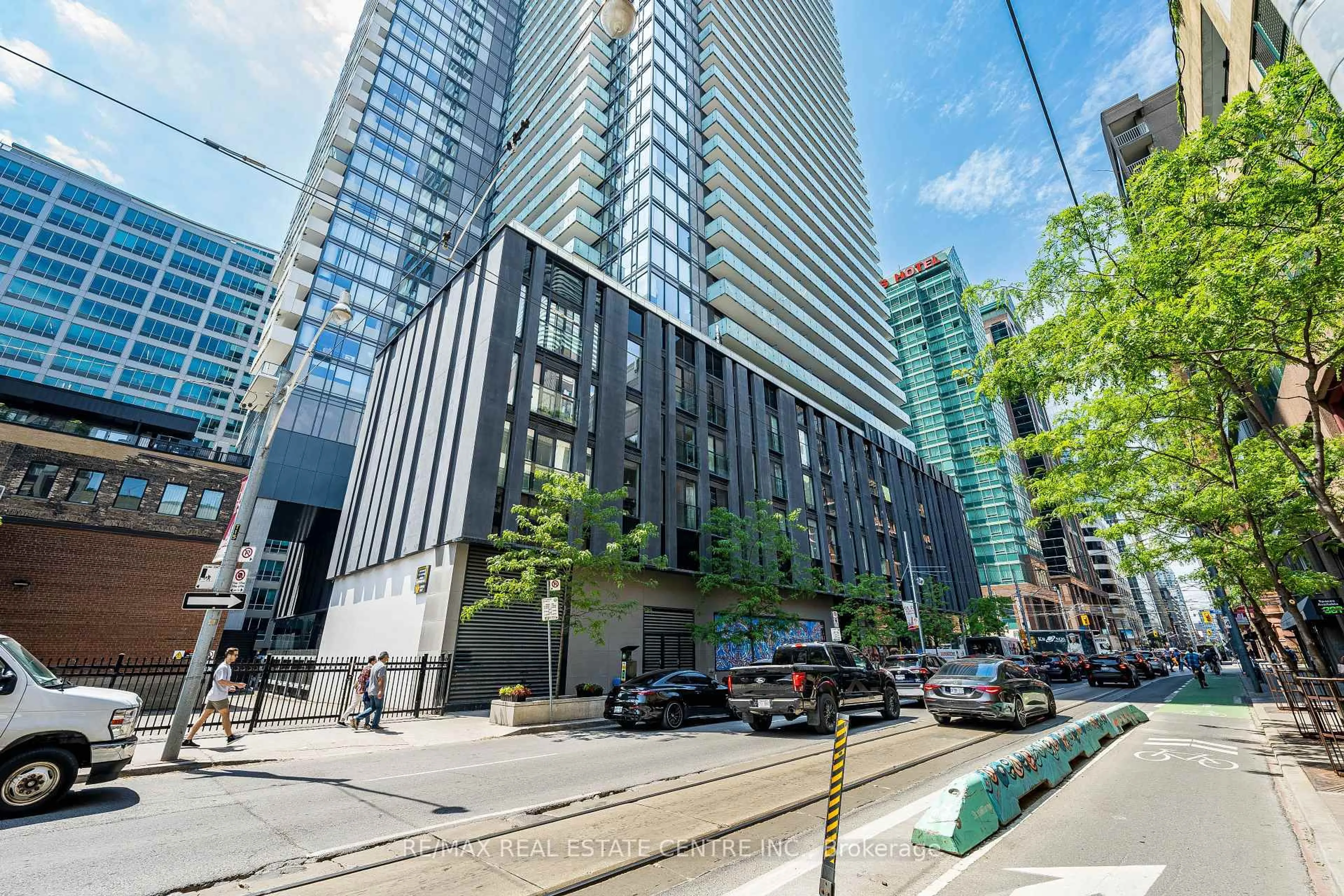 Unknown for 25 Richmond St #312, Toronto Ontario M5C 1N7