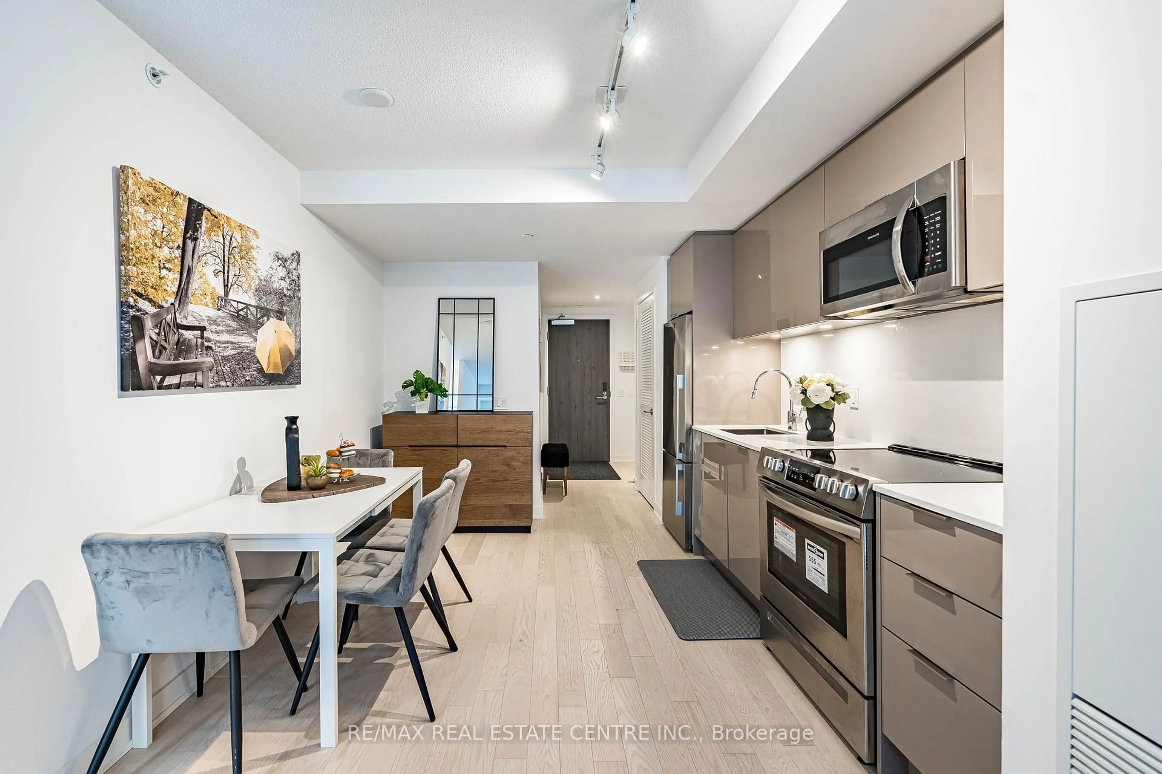 Open concept kitchen, unknown for 25 Richmond St #312, Toronto Ontario M5C 1N7
