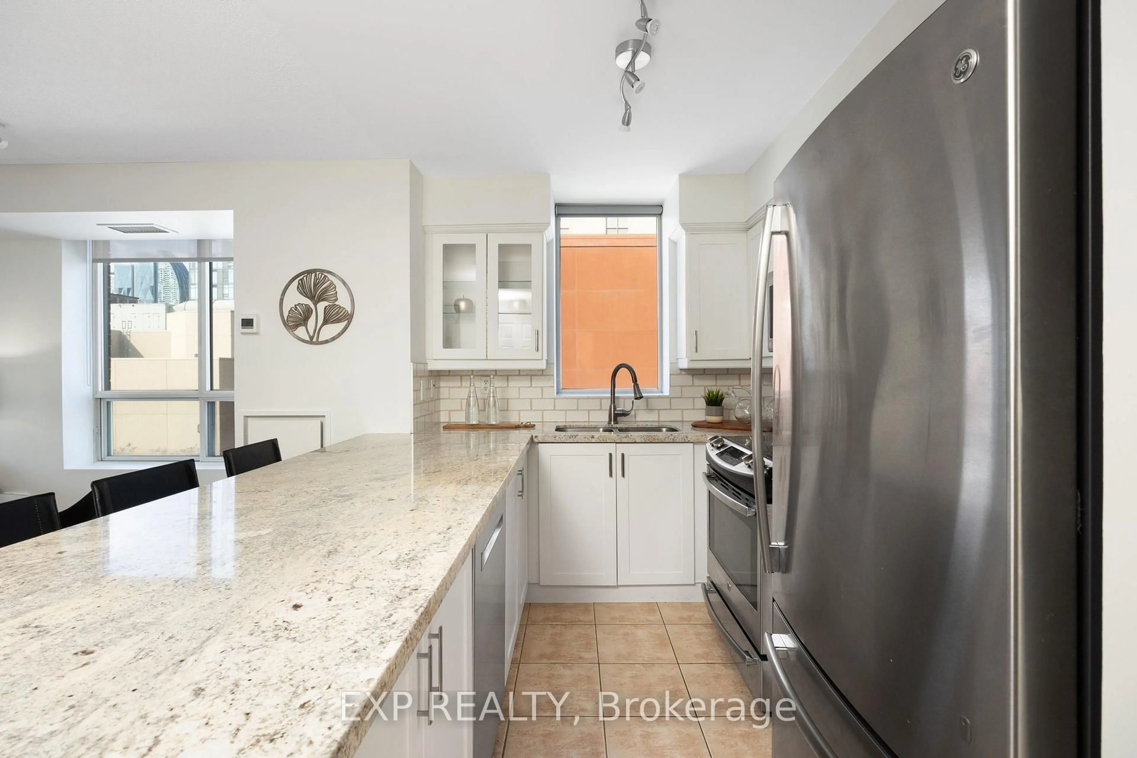 Open concept kitchen, ceramic/tile floor for 311 Richmond St #802, Toronto Ontario M5A 4S8