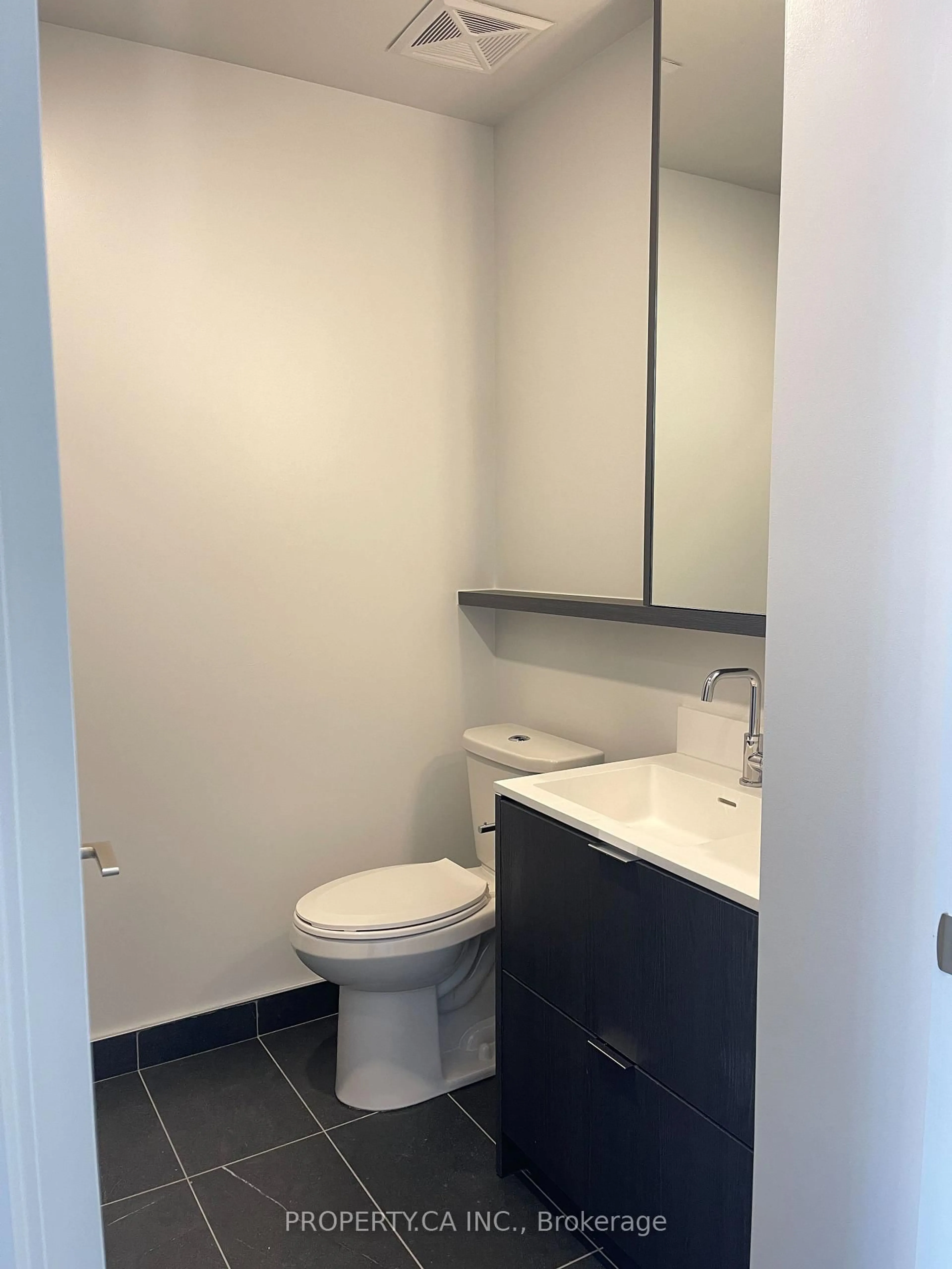 Standard bathroom, unknown for 6 Greenbriar Rd #224, Toronto Ontario M2K 0H6