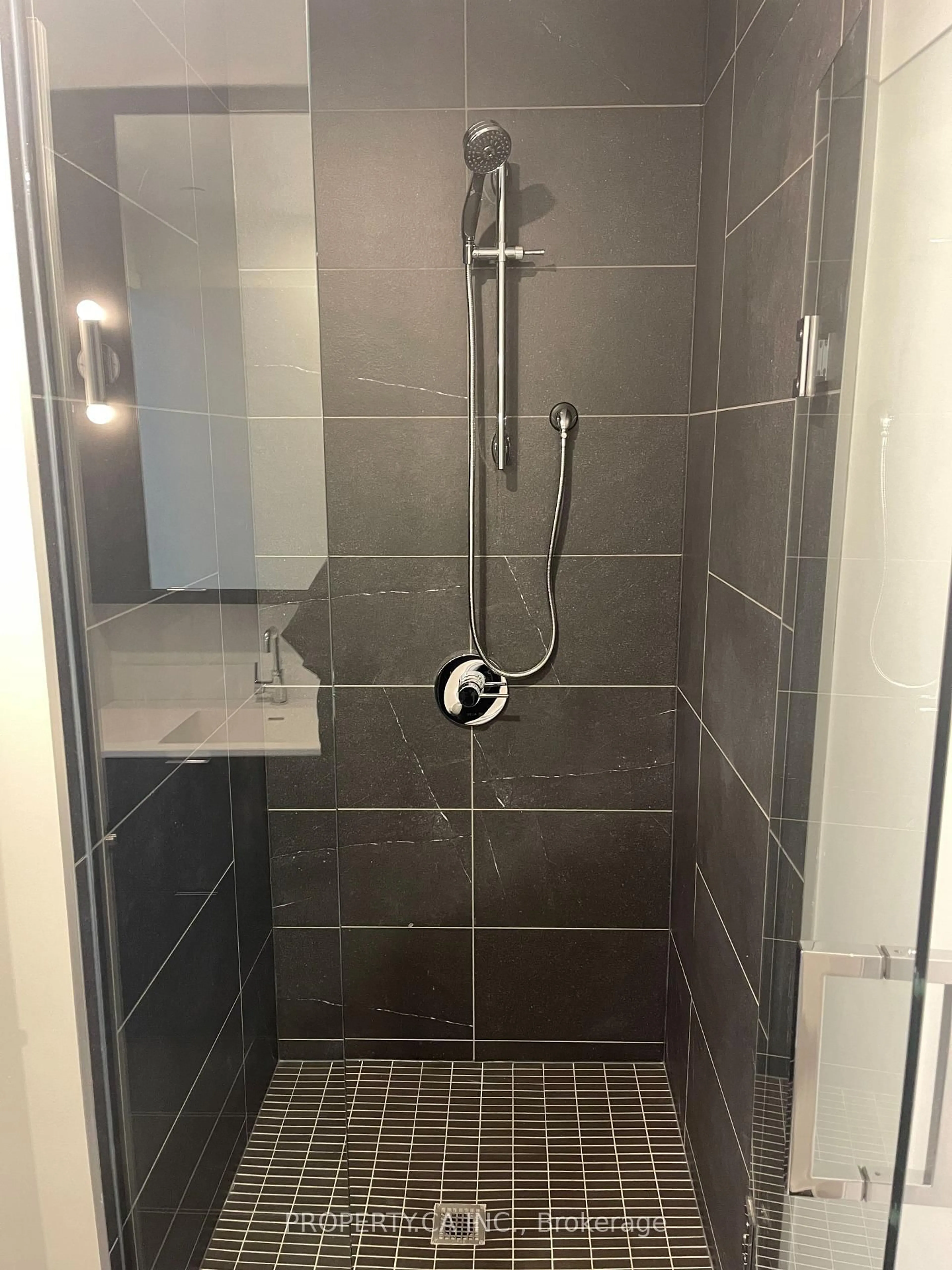 Contemporary bathroom, ceramic/tile floor for 6 Greenbriar Rd #224, Toronto Ontario M2K 0H6