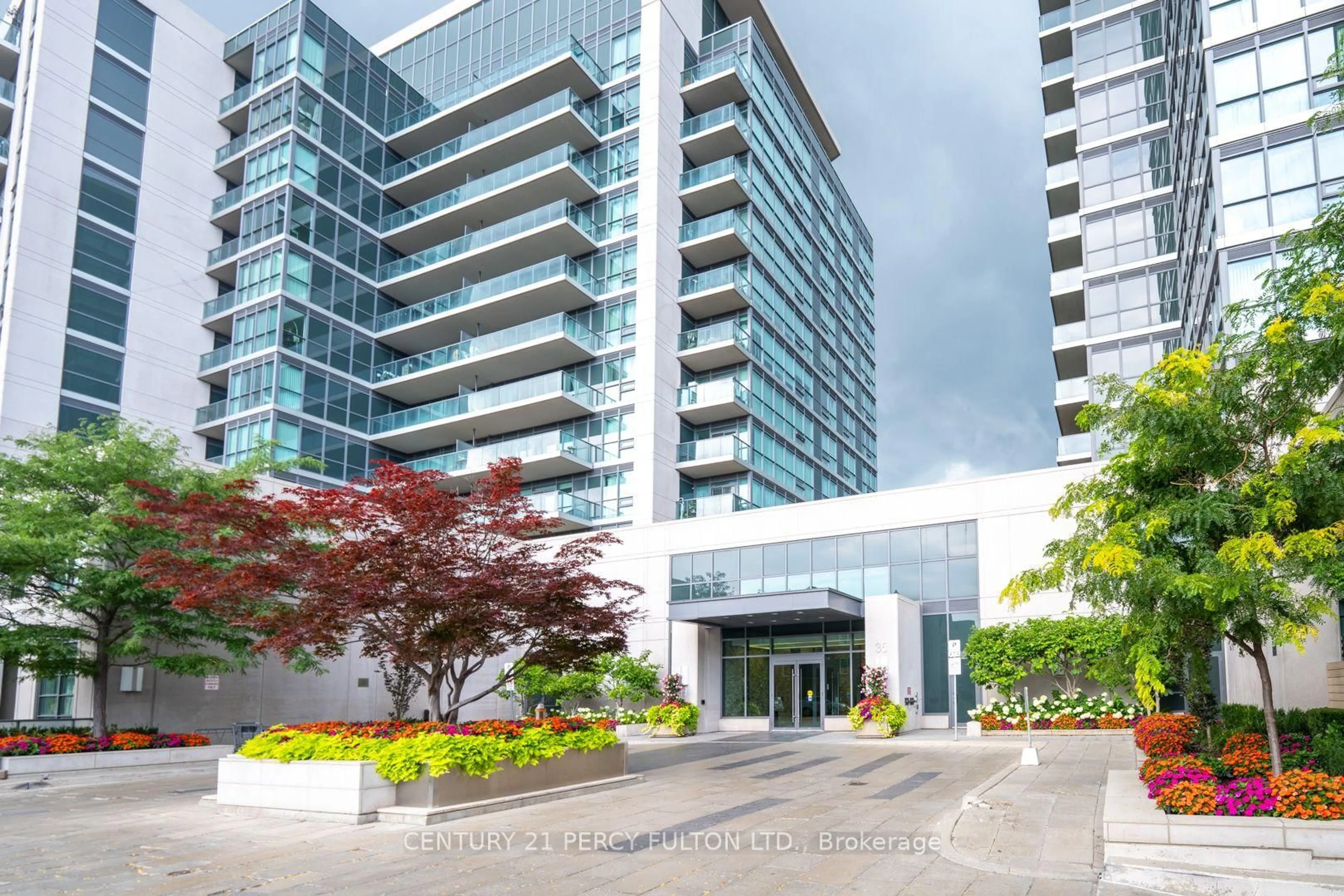 Indoor foyer for 35 Brian Peck Cres #1510, Toronto Ontario M4G 0A5