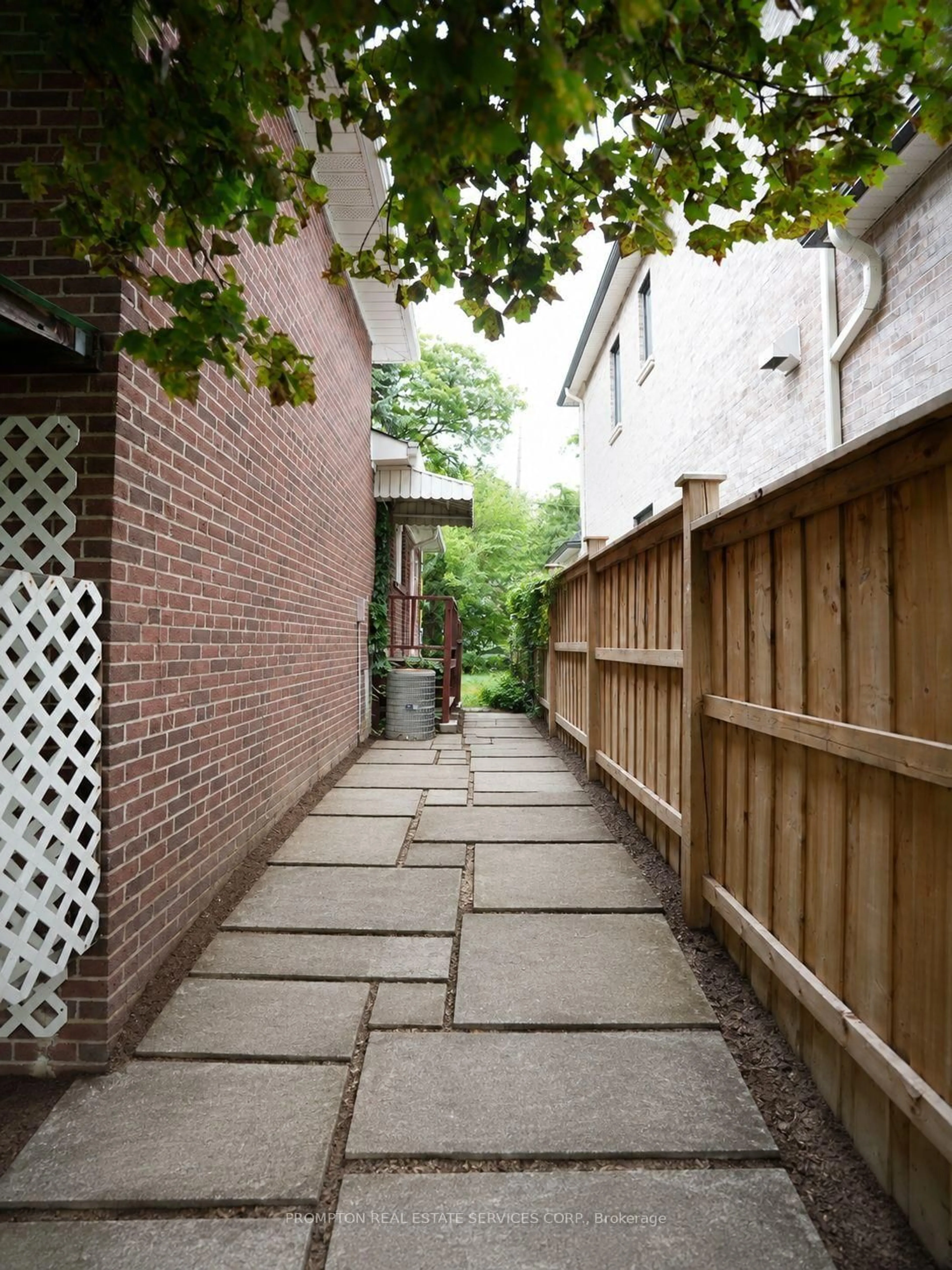 Patio, street for 25 Lehar Cres, Toronto Ontario M2H 1J4