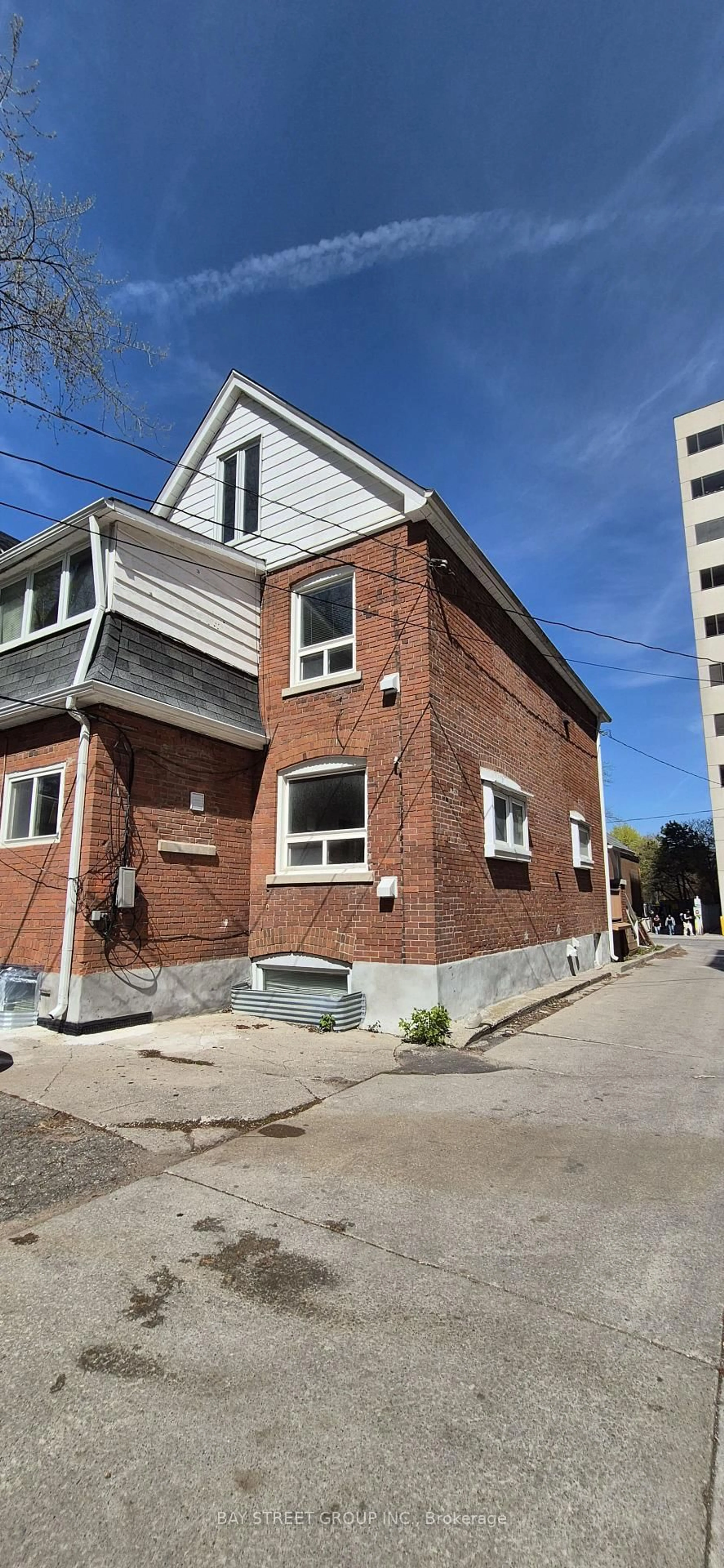 Home with brick exterior material, building for 6 Ferndale Ave, Toronto Ontario M4T 2B3