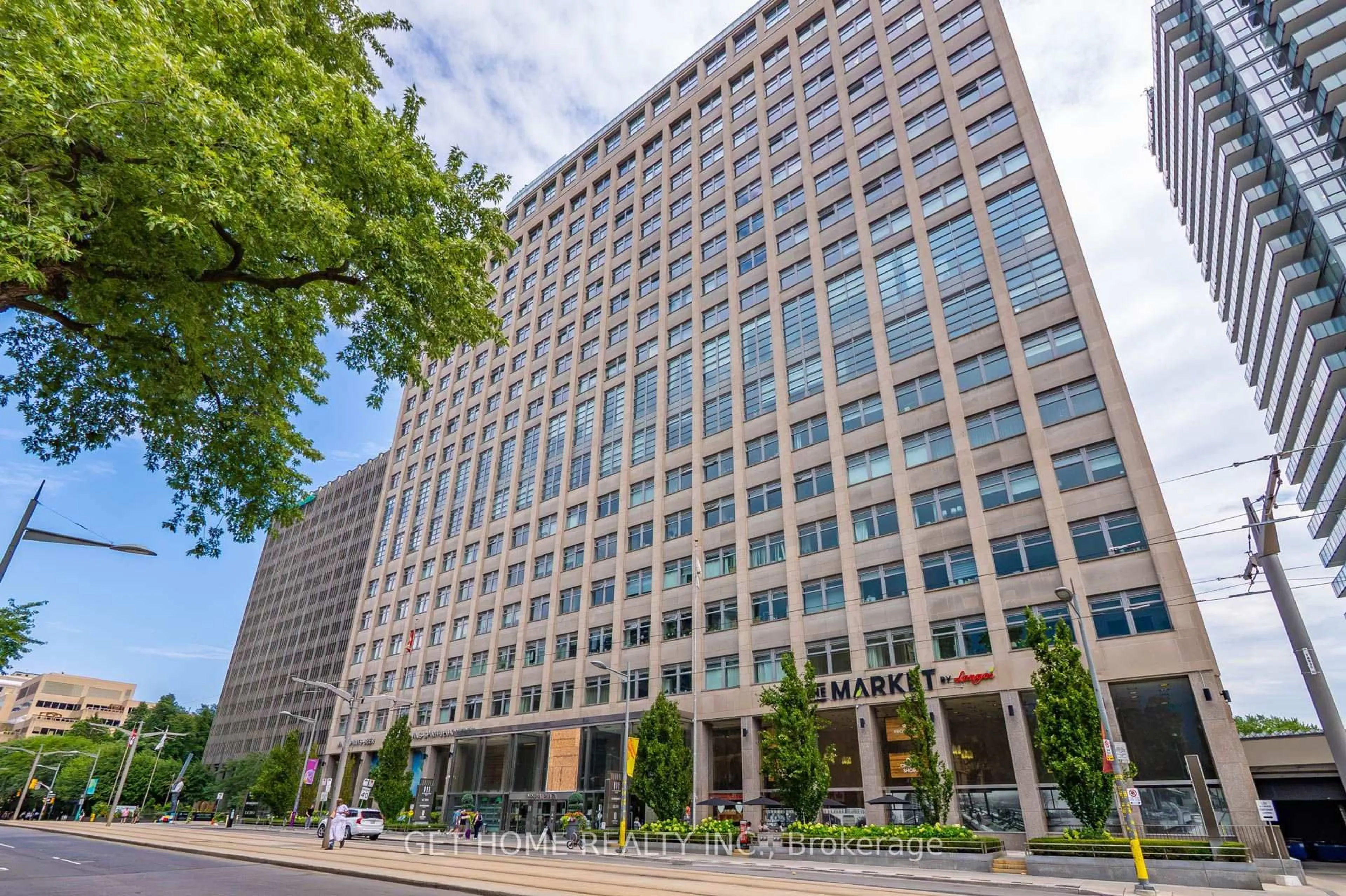 Patio, building for 111 St Clair Ave #1203, Toronto Ontario M4V 1N5