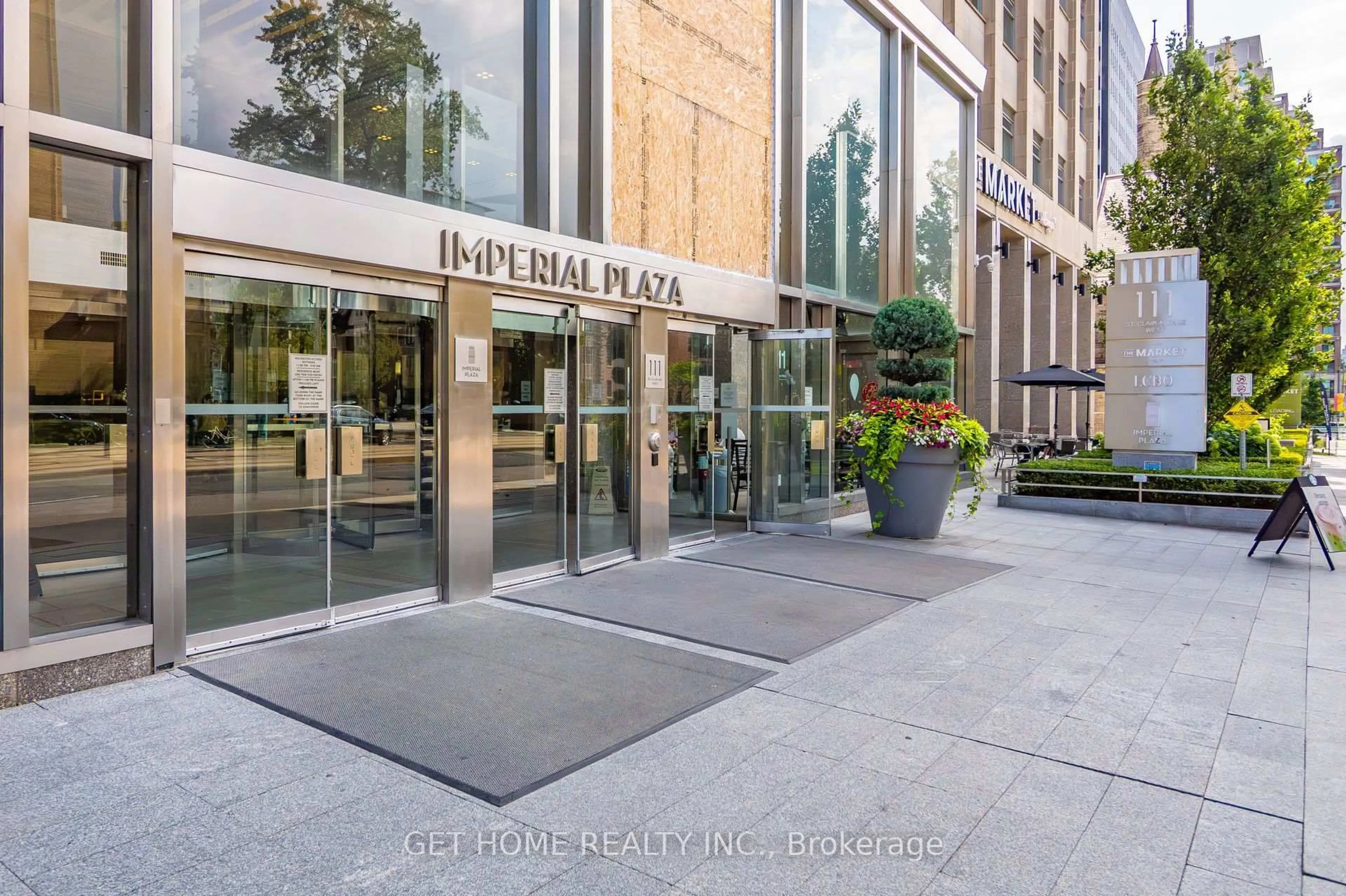 Indoor foyer for 111 St Clair Ave #1203, Toronto Ontario M4V 1N5