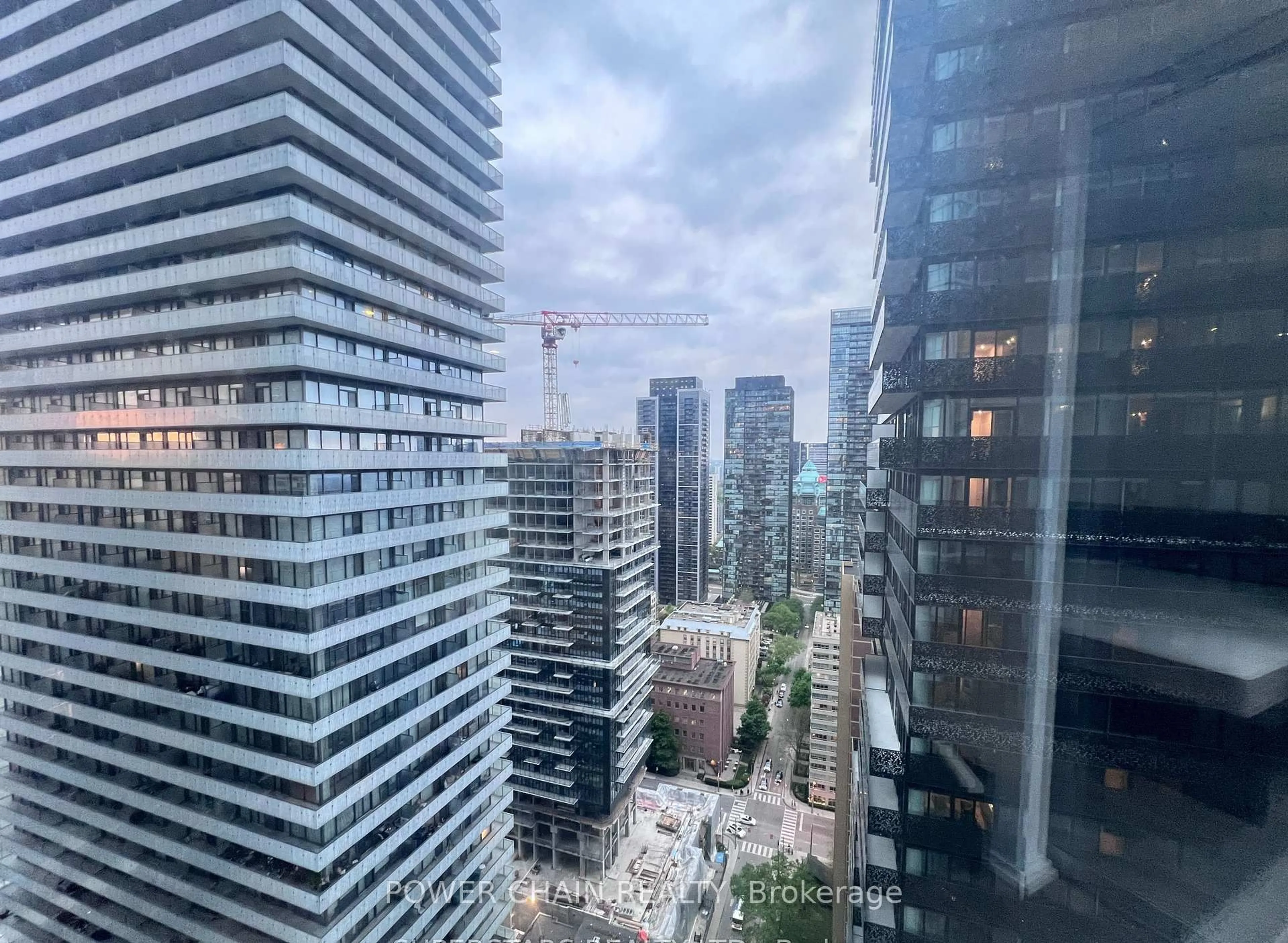 Blurry image for 45 Charles St #806, Toronto Ontario M4Y 0B8