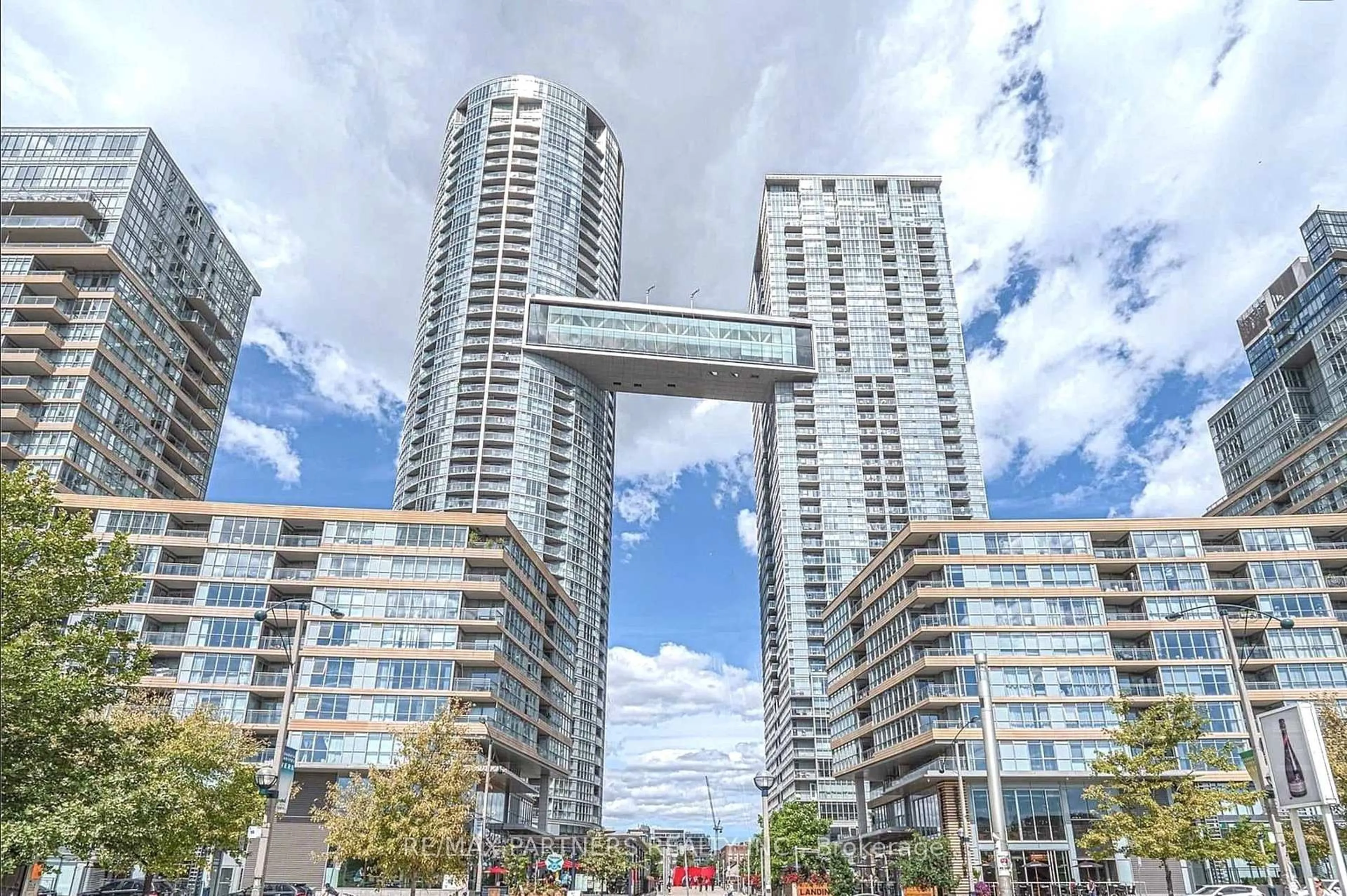 Unknown for 15 Iceboat Terr #1806, Toronto Ontario M5V 4A5