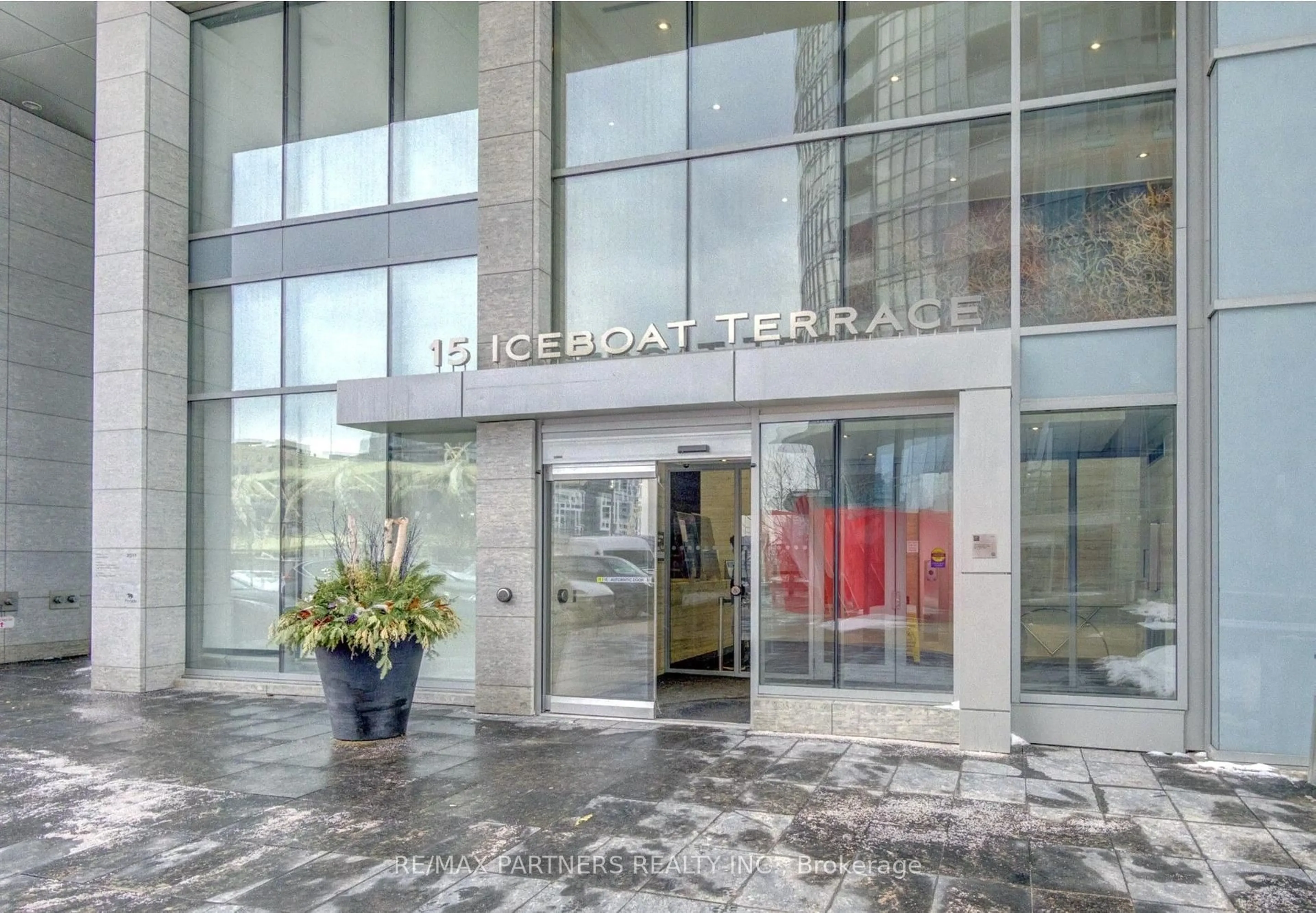 Indoor foyer for 15 Iceboat Terr #1806, Toronto Ontario M5V 4A5