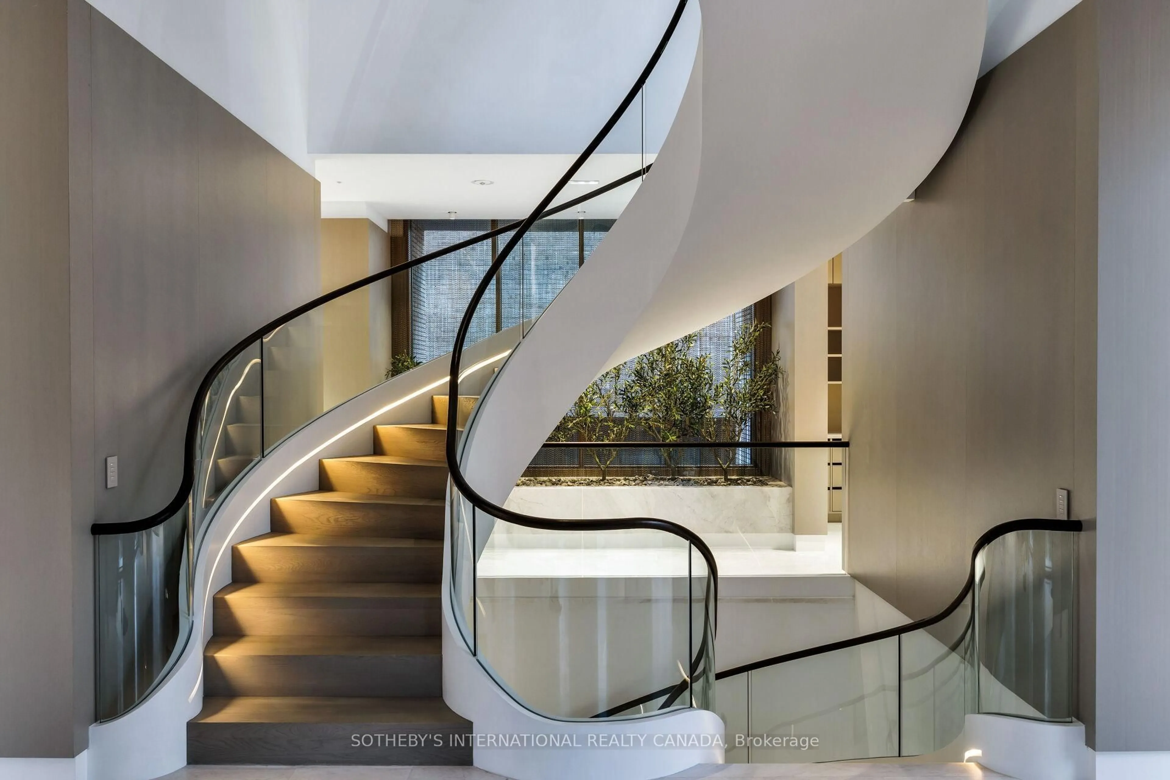 Stairs for 211 Dunvegan Rd, Toronto Ontario M5P 2P3