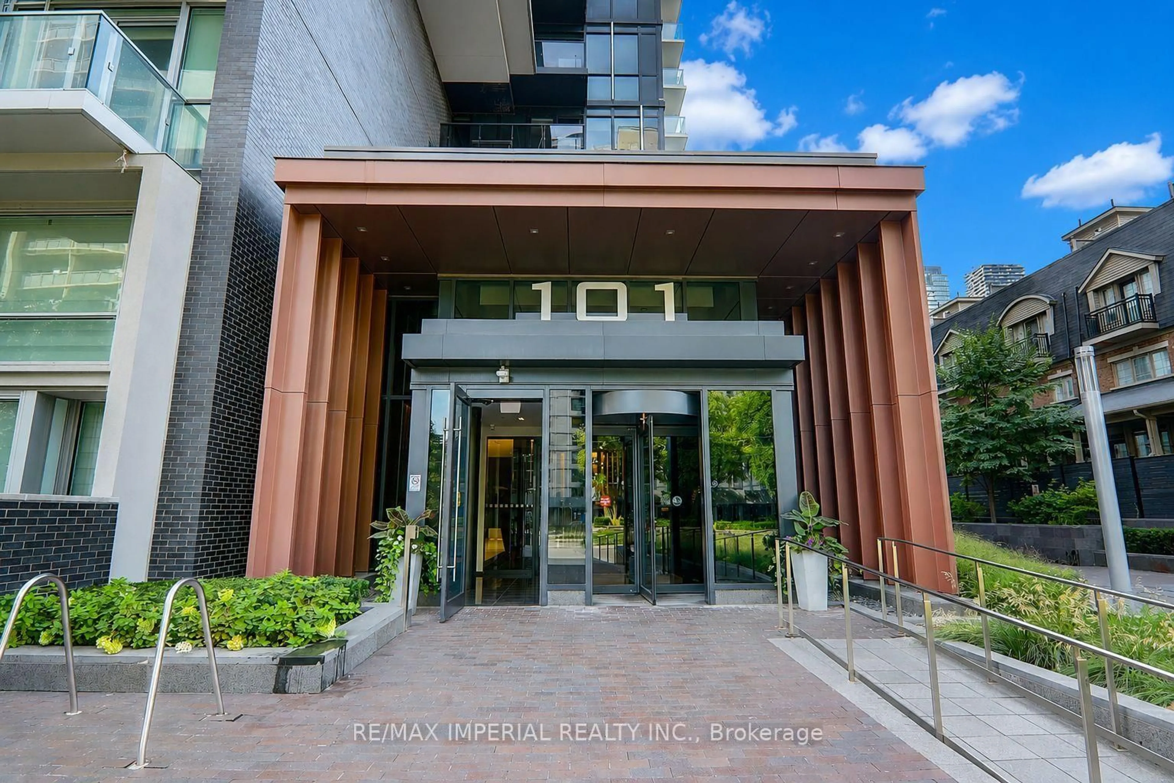 Indoor foyer for 101 Erskine Ave #2905, Toronto Ontario M4P 0C5