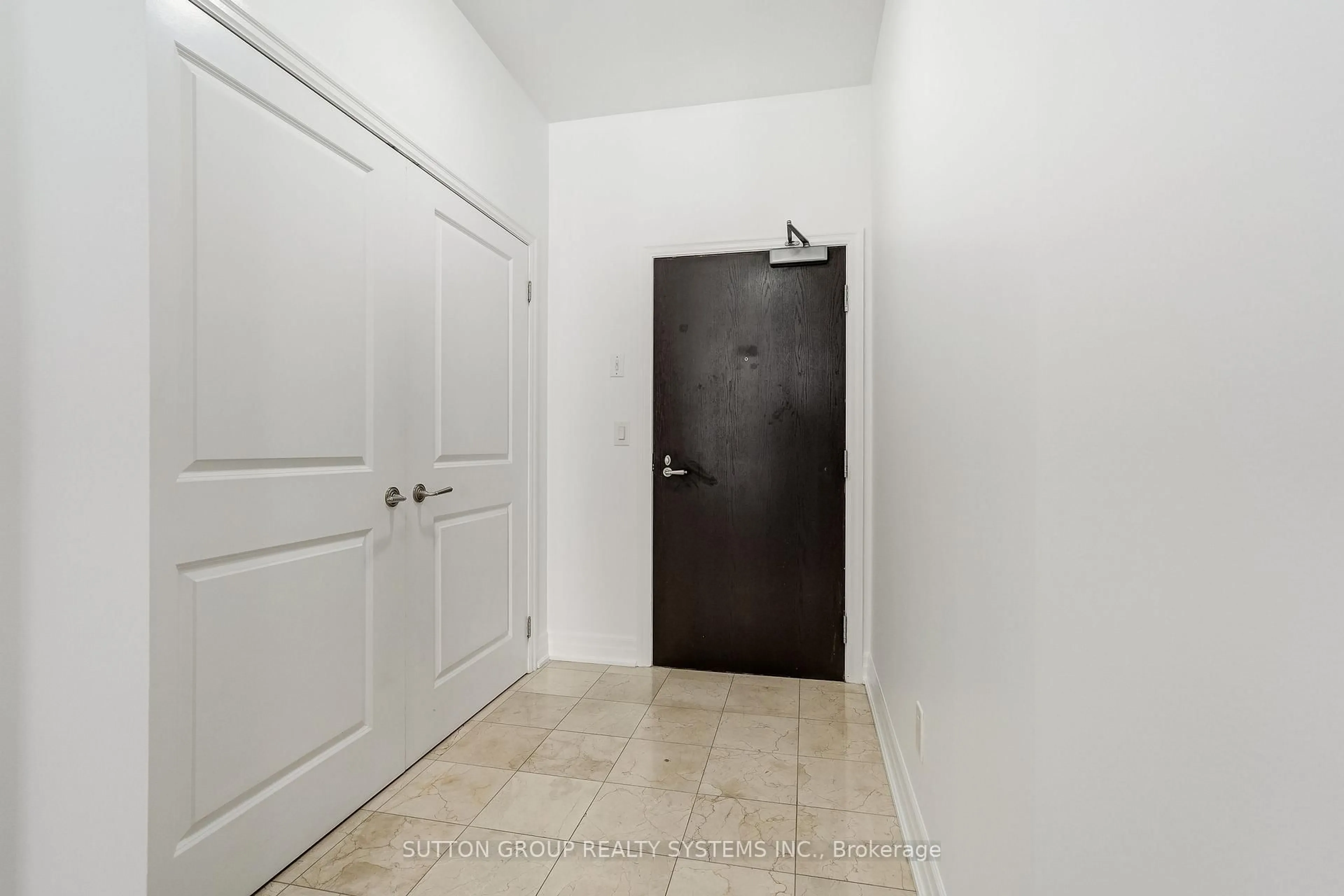 Indoor entryway for 15 Rean Dr #408, Toronto Ontario M2K 0A7