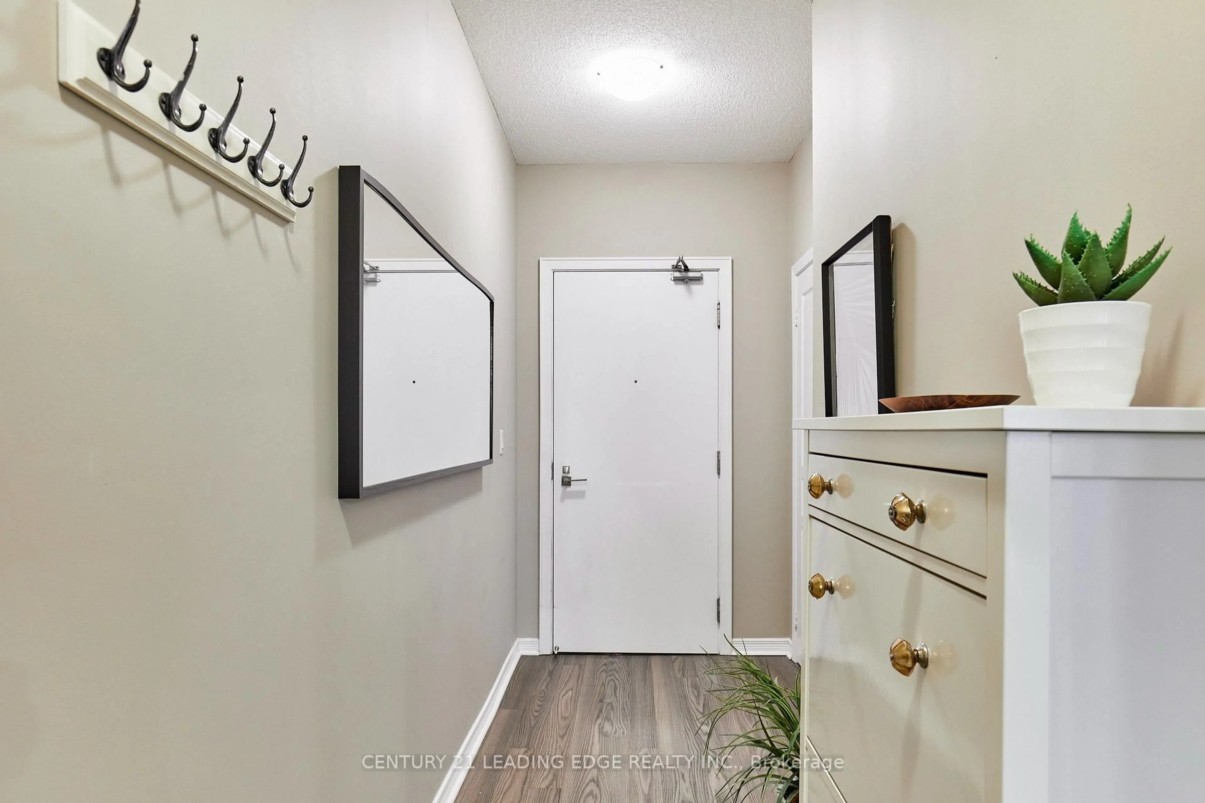 Indoor entryway for 352 Front St #PH08, Toronto Ontario M5V 1B5