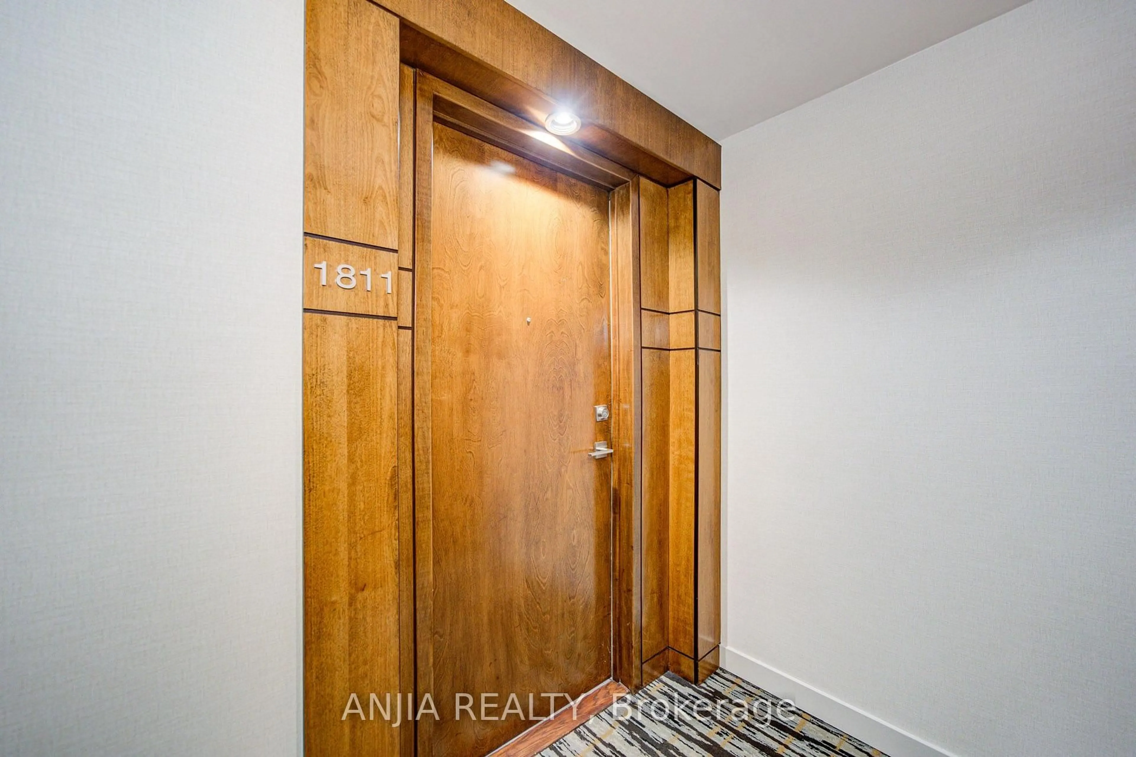 Indoor entryway for 10 Northtown Way #1811, Toronto Ontario M2N 7L4