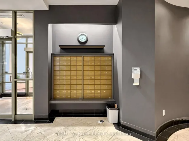 30 Hayden St #404, Toronto 5