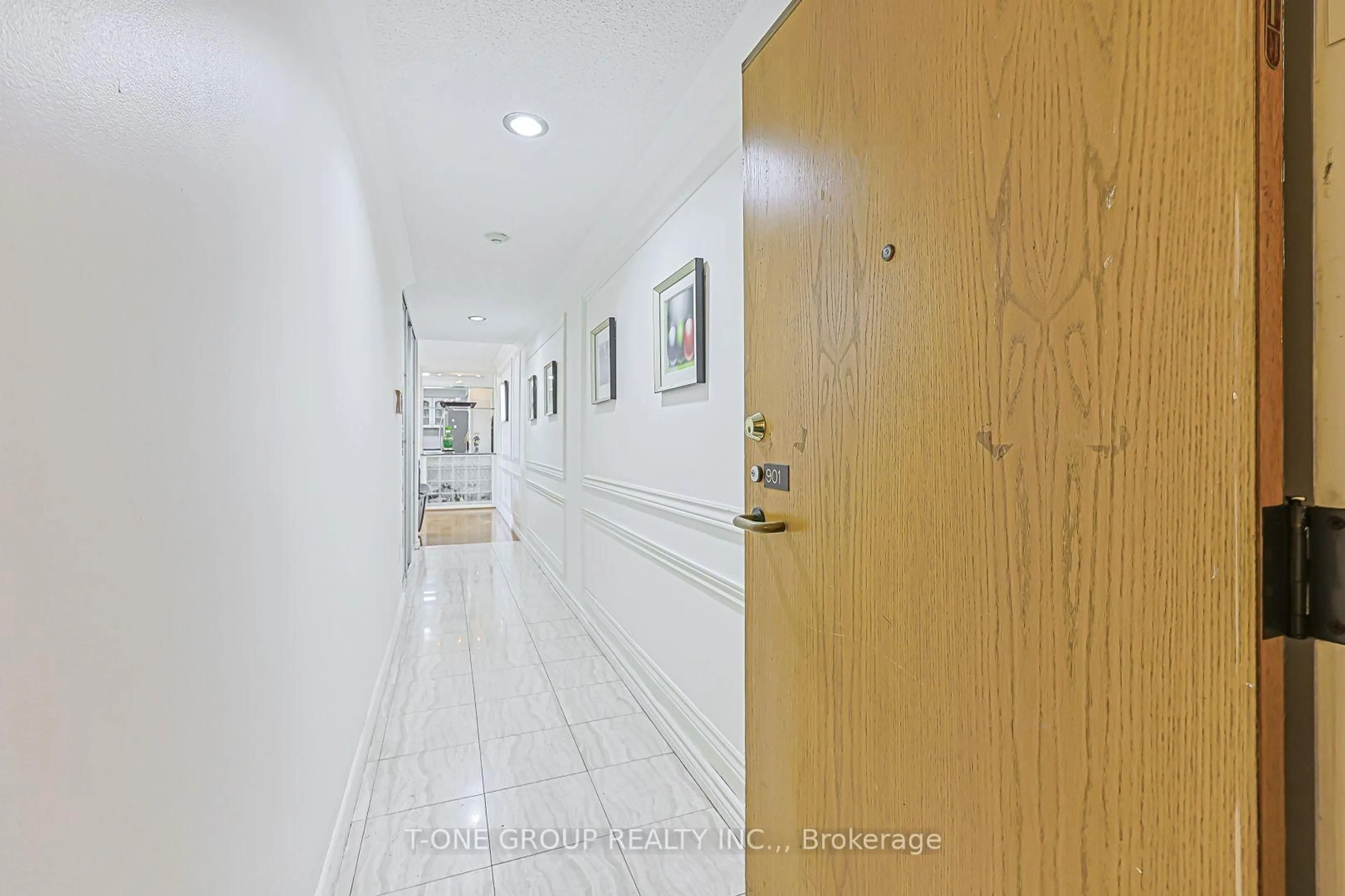 Indoor foyer for 99 CAMERON St #901, Toronto Ontario M5T 3A2