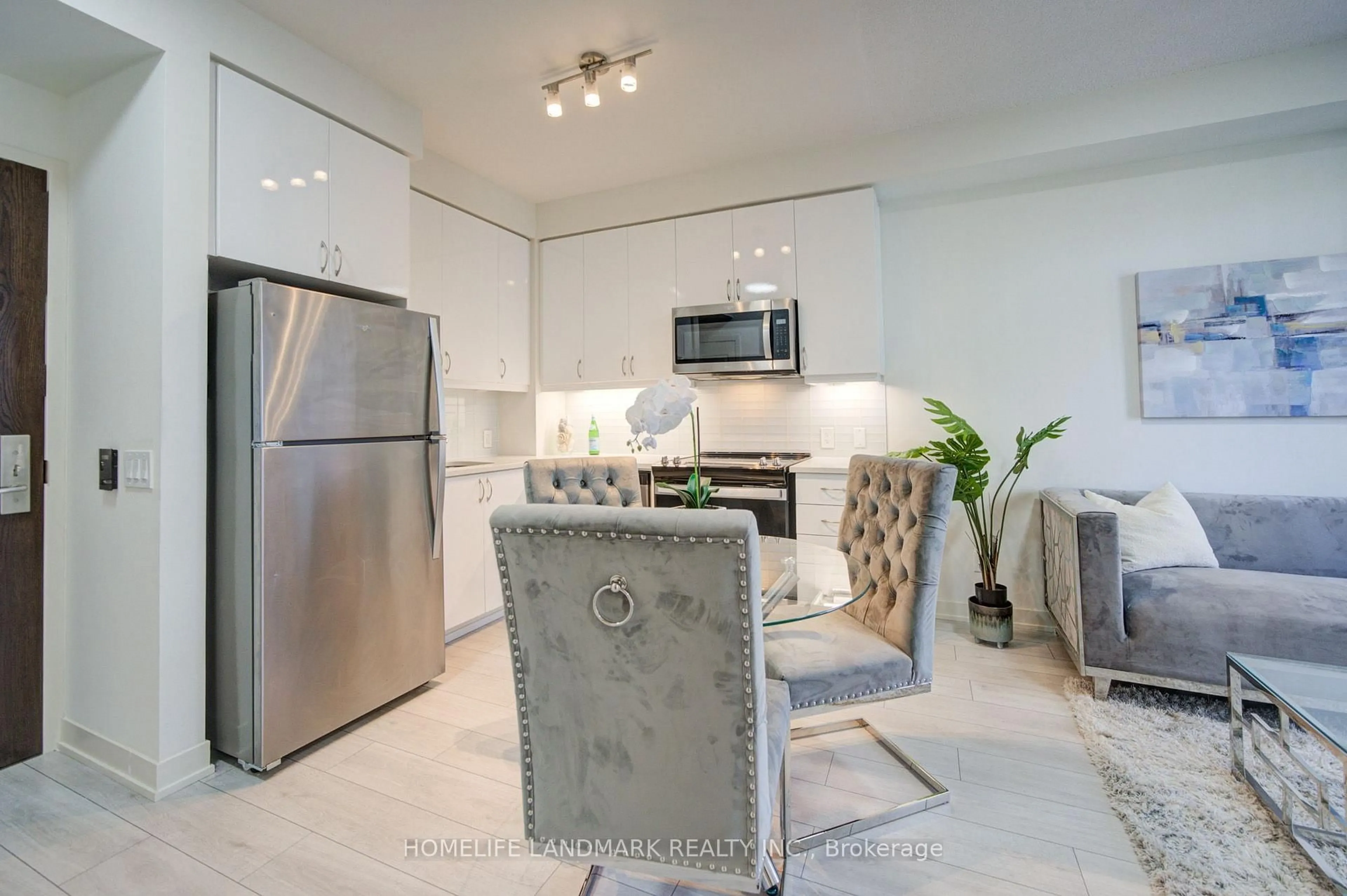 Open concept kitchen, ceramic/tile floor for 4955 yonge St #818, Toronto Ontario M2N 0L8