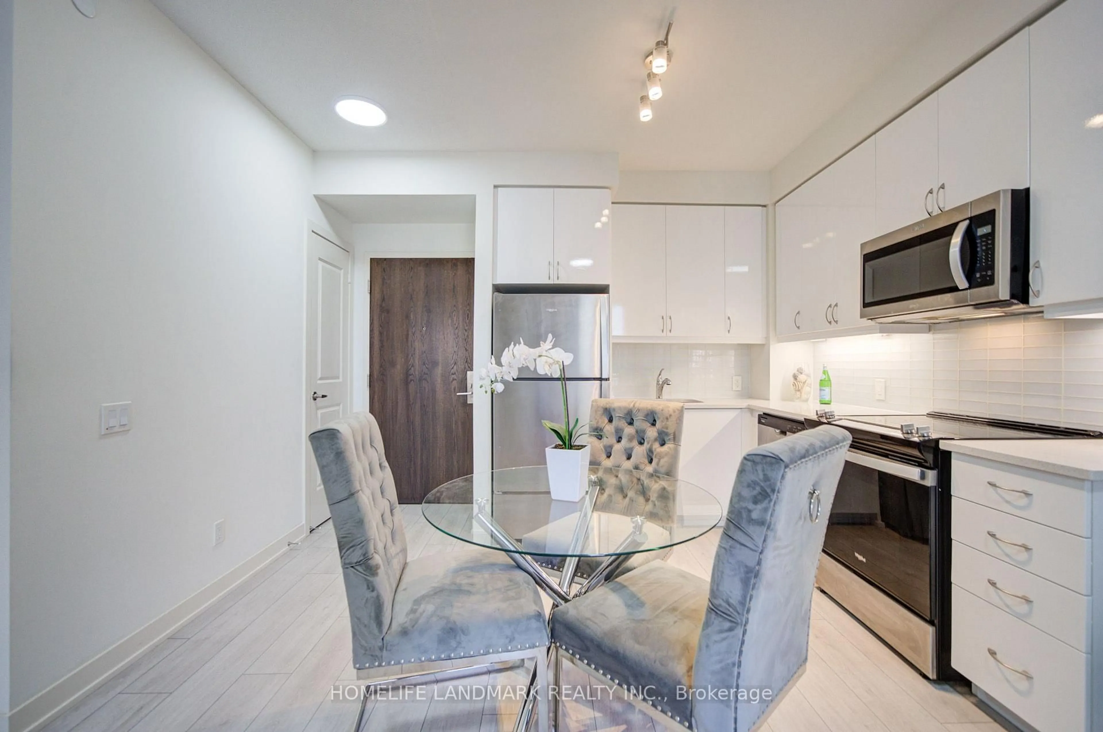 Unknown for 4955 yonge St #818, Toronto Ontario M2N 0L8