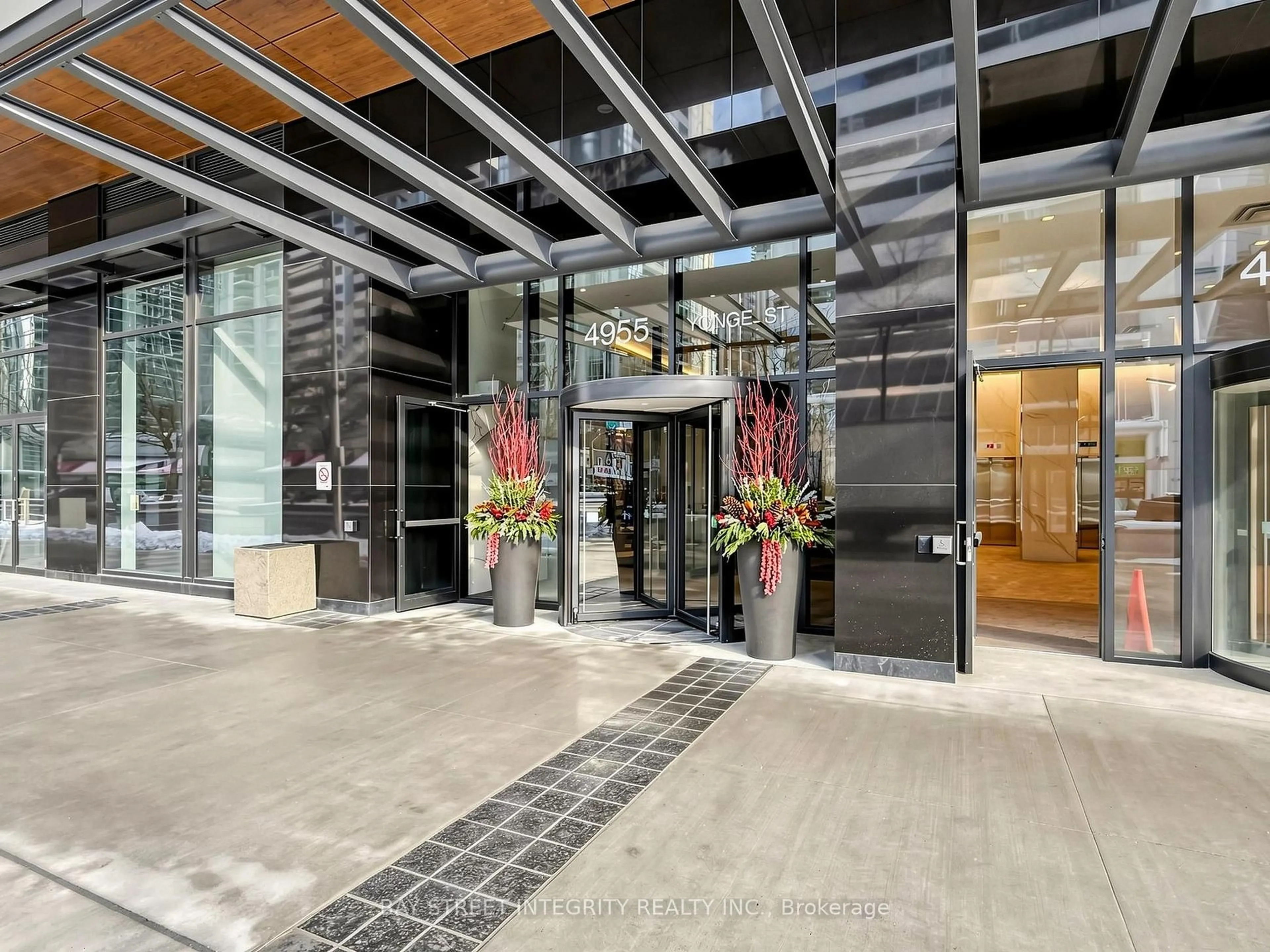 Indoor foyer for 4955 Yonge St #1616, Toronto Ontario M2N 0L8