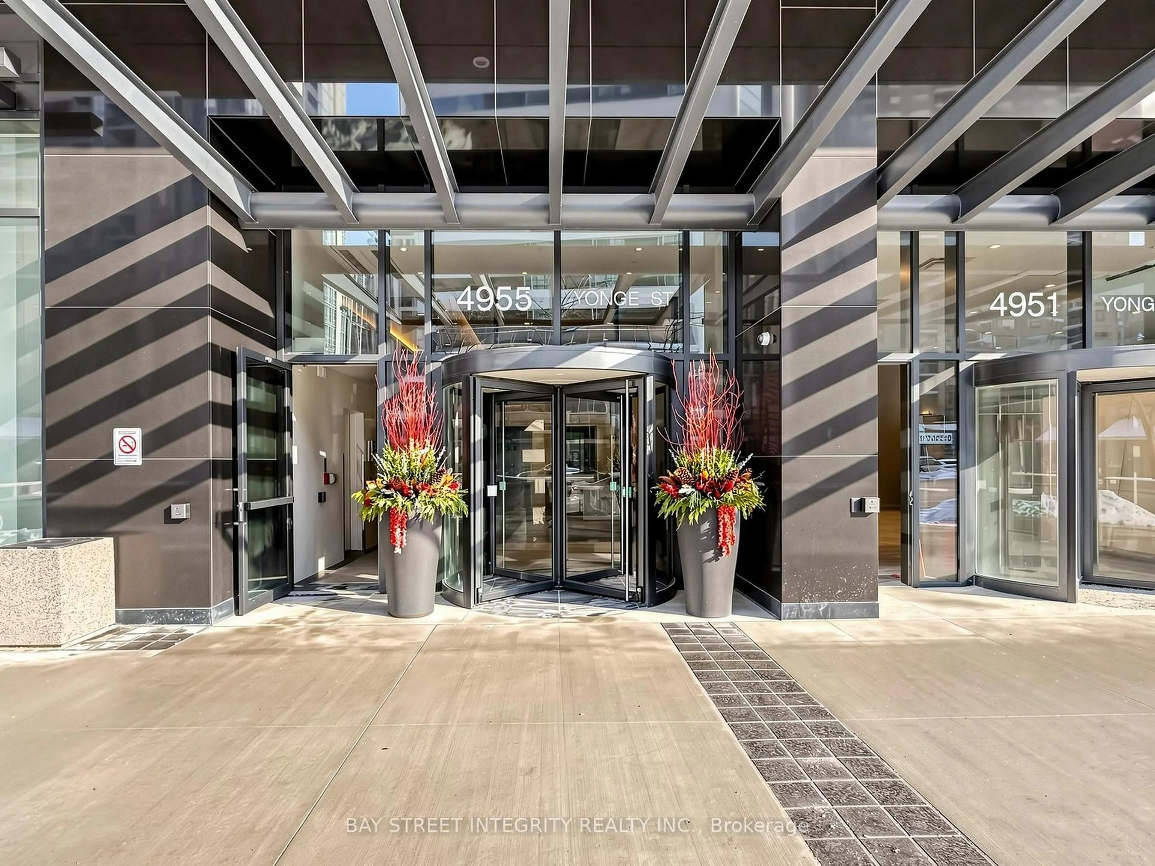 Indoor foyer for 4955 Yonge St #1616, Toronto Ontario M2N 0L8