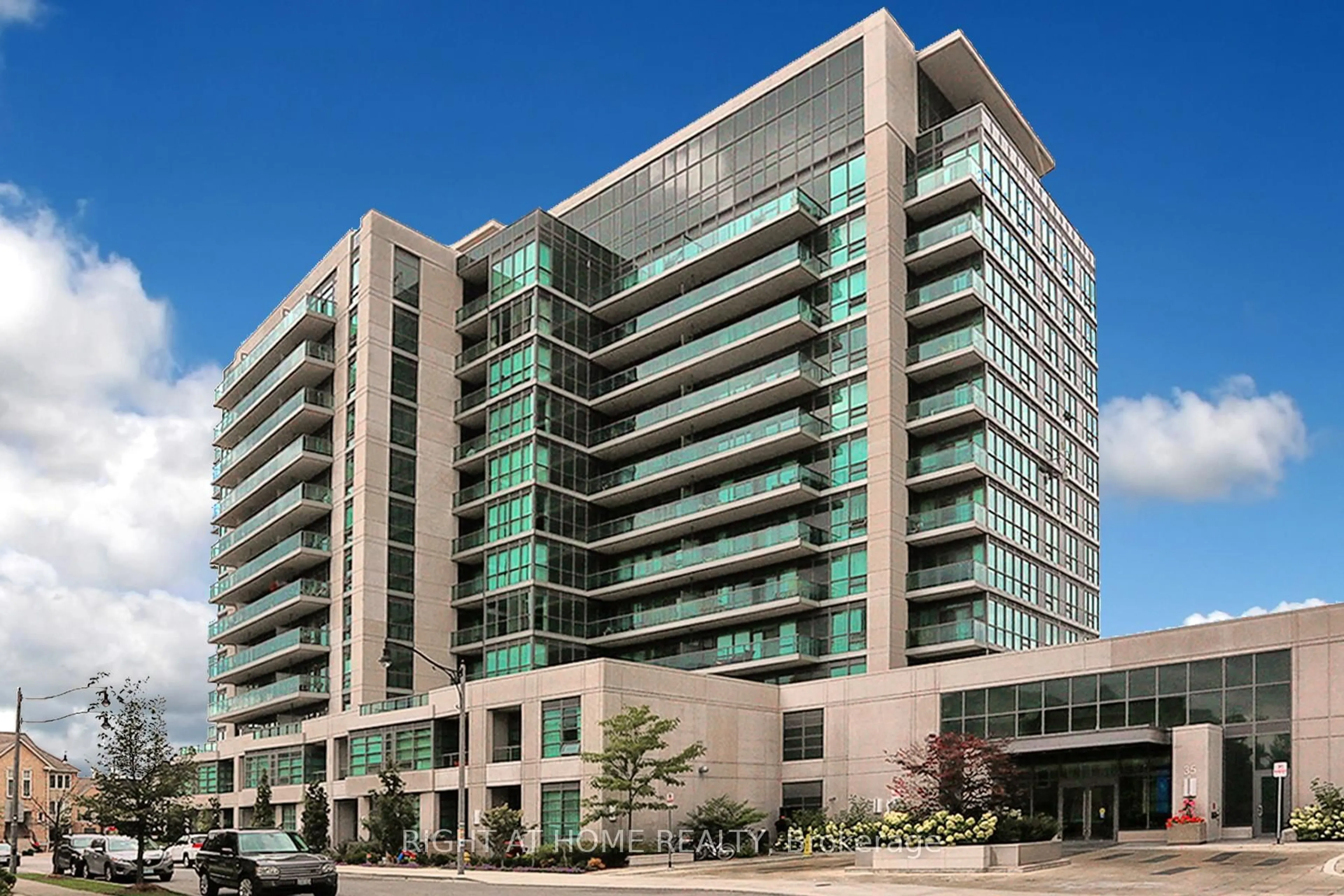 Indoor foyer for 35 Brian Peck Cres #303, Toronto Ontario M4G 0A5