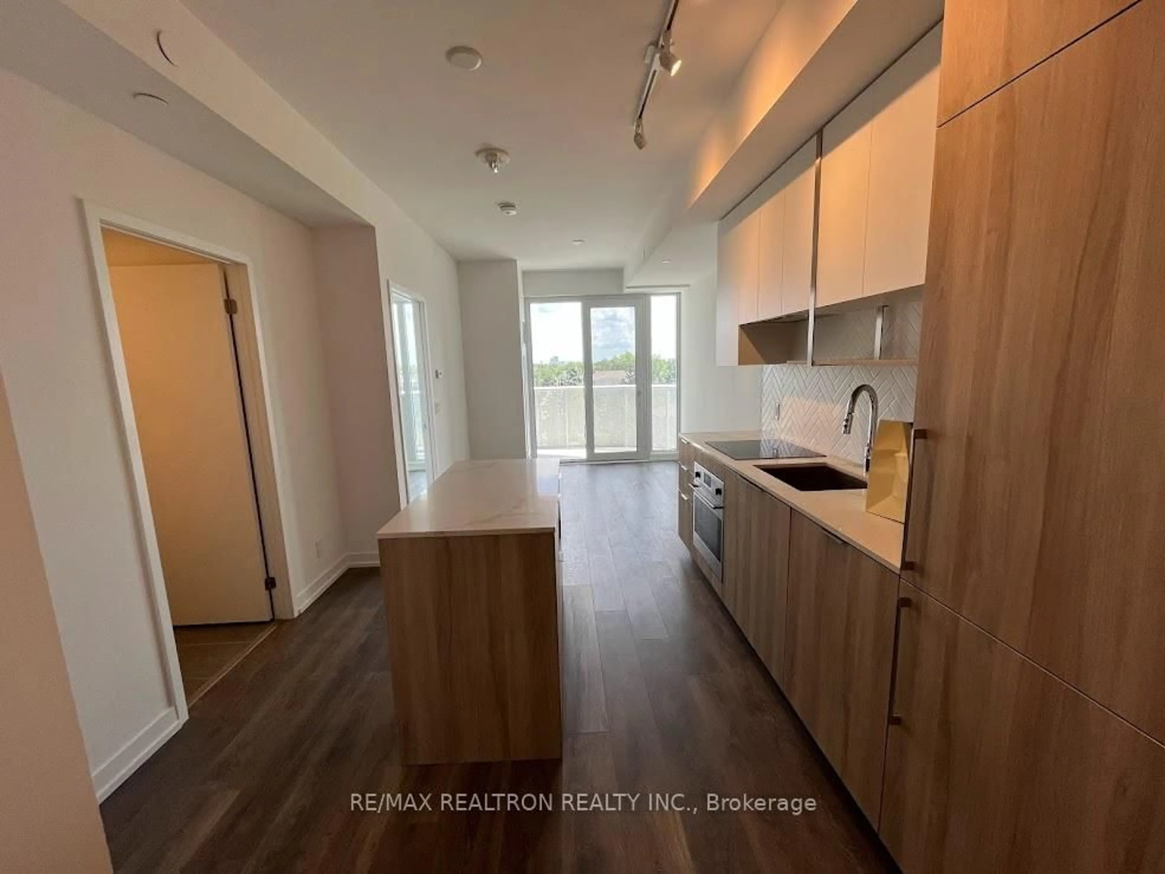 Open concept kitchen, wood/laminate floor for 15 Holmes Ave #509, Toronto Ontario M2N 0L4