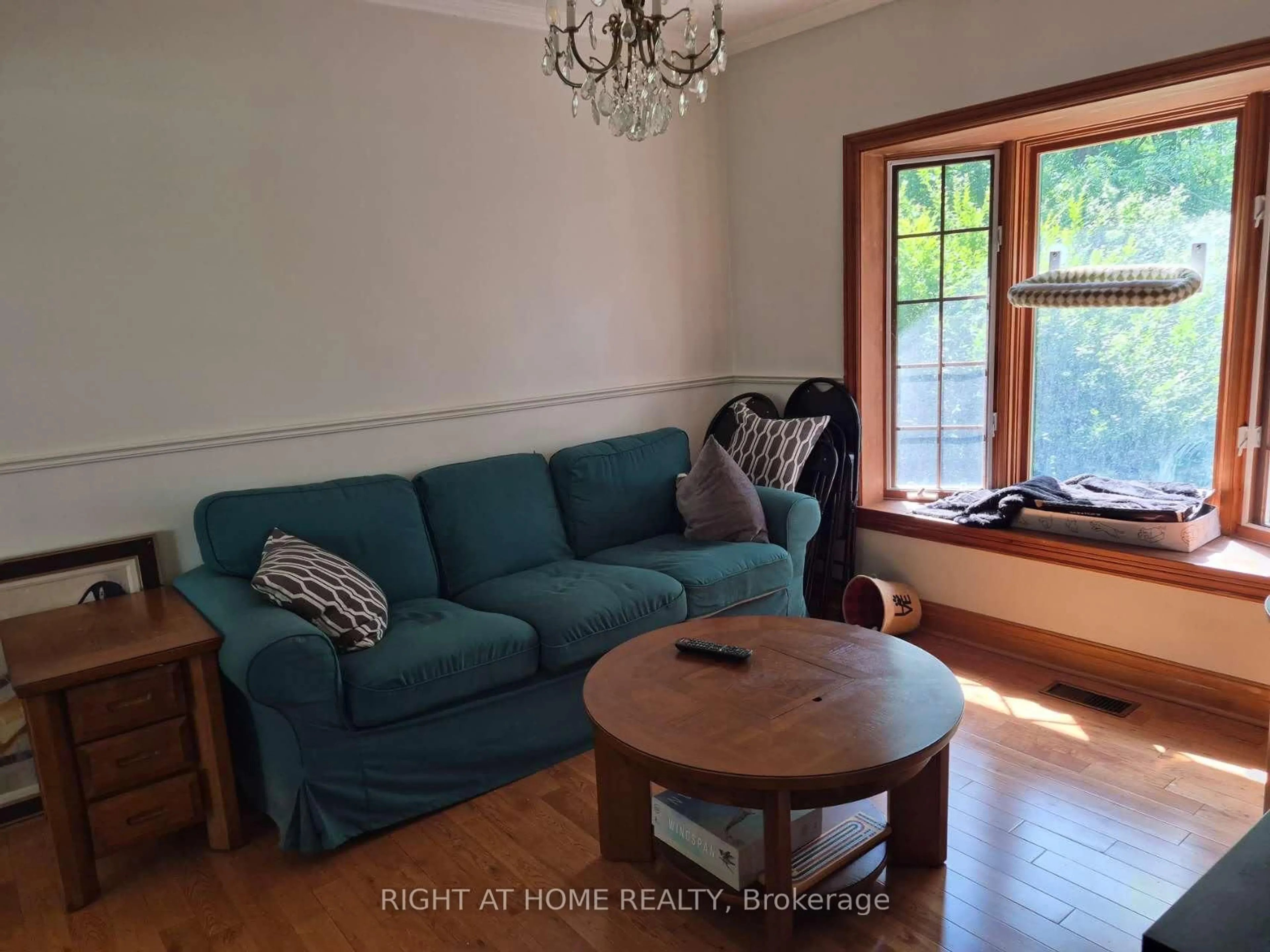 Living room with furniture, wood/laminate floor for 17 Gwendolen Ave, Toronto Ontario M2N 1A1