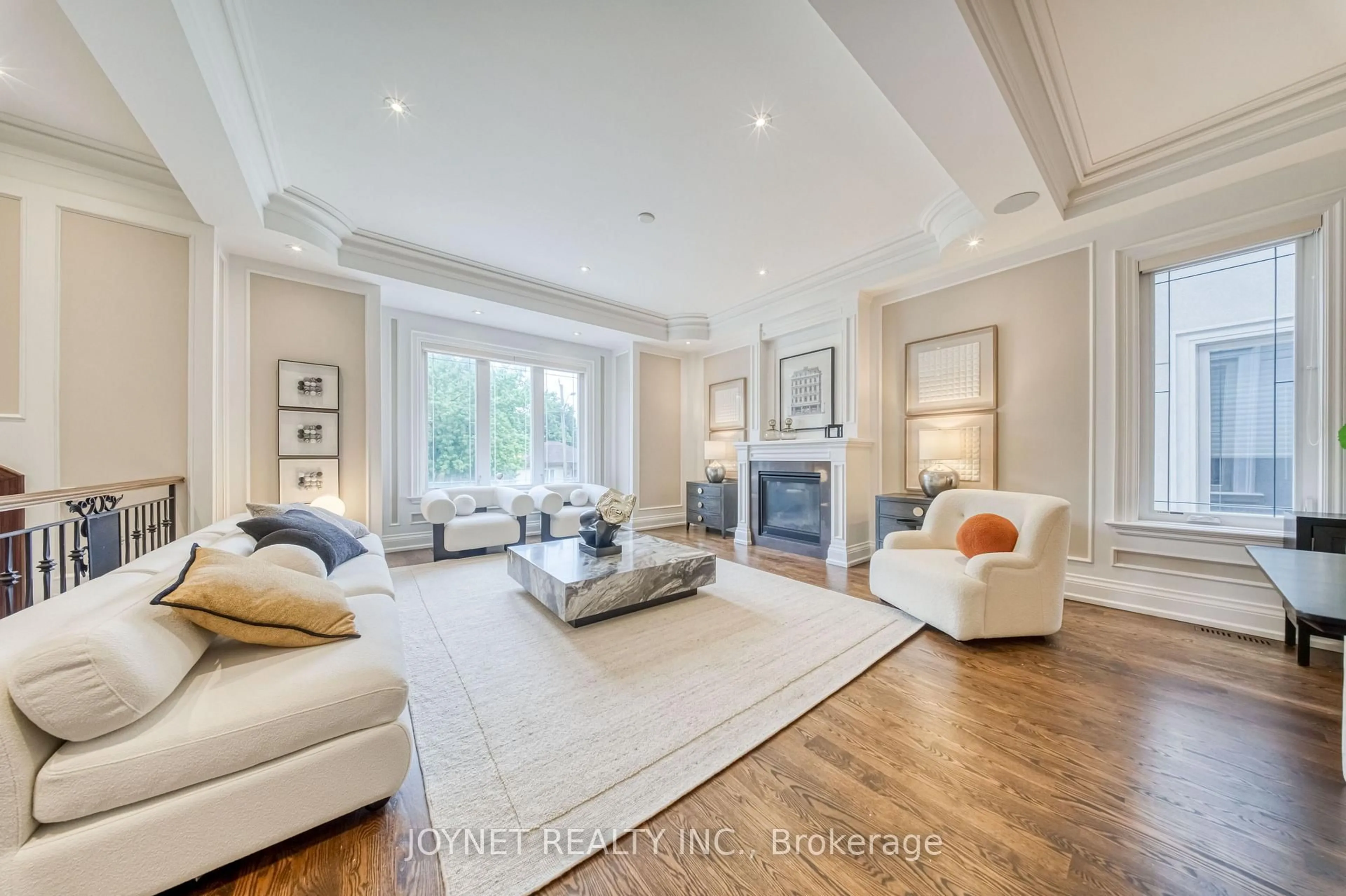 Living room with furniture, unknown for 126 Parkview Ave, Toronto Ontario M2N 3Y5