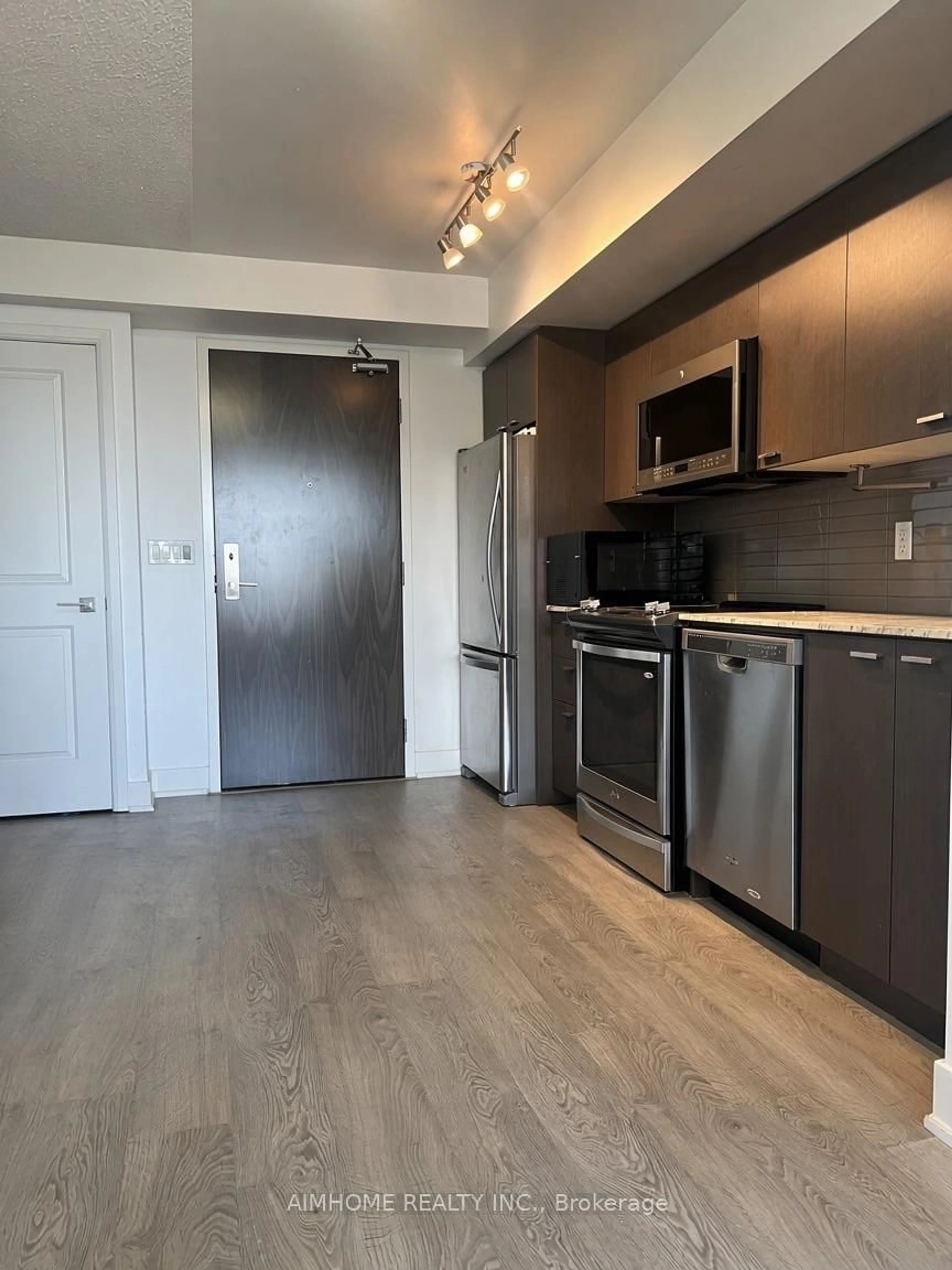 Standard kitchen, wood/laminate floor for 88 Sheppard Ave #1211, Toronto Ontario M2N 6Y2