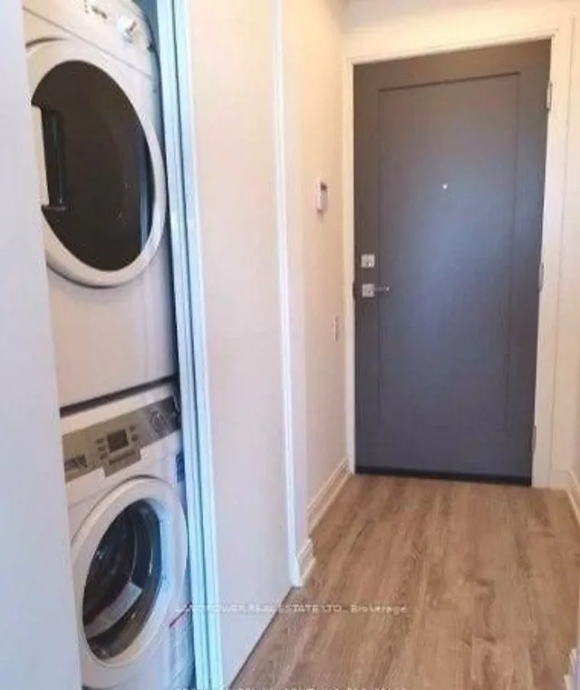 42 Charles St #908, Toronto 4