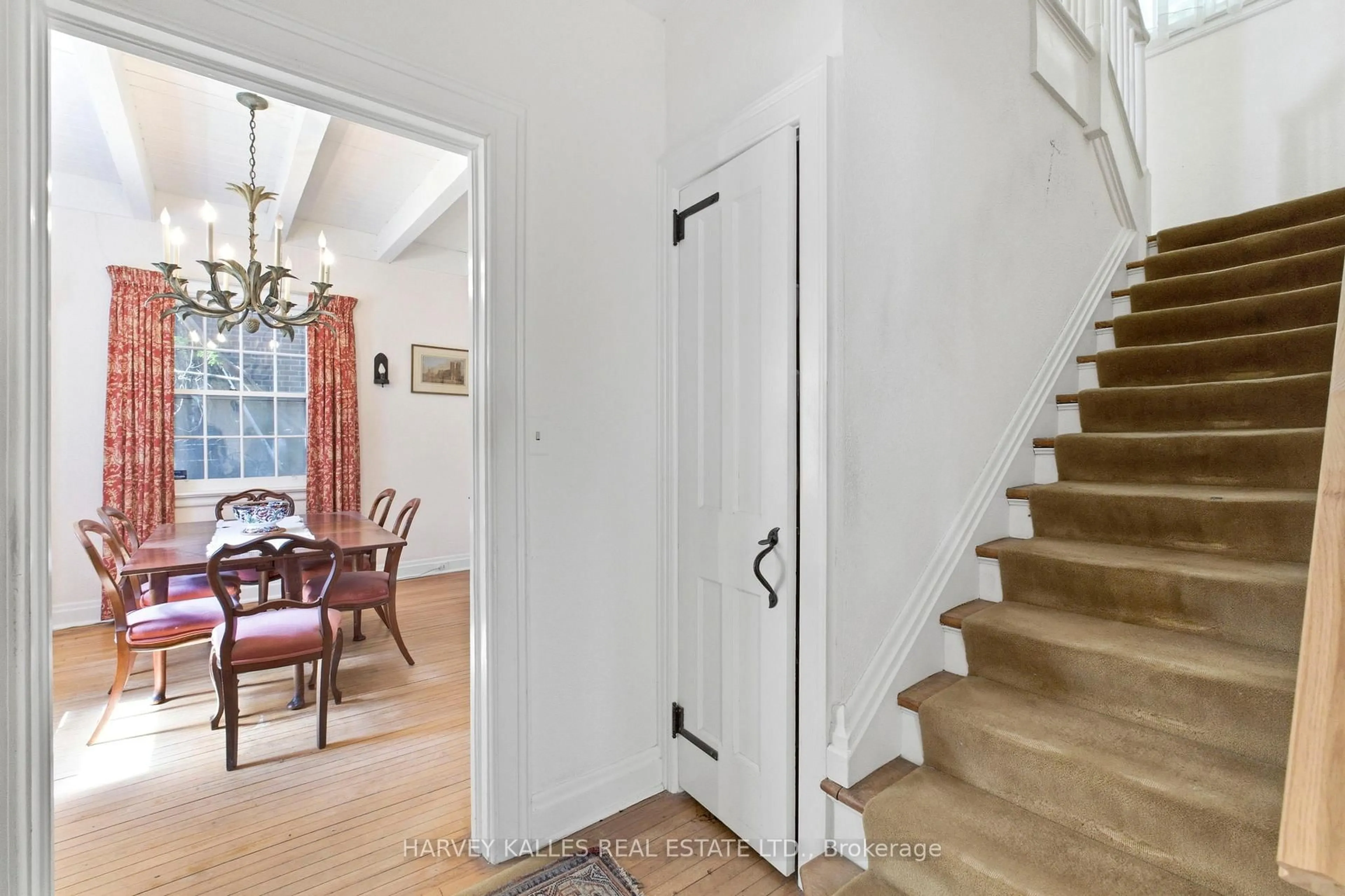 Indoor entryway for 38 Donwoods Dr, Toronto Ontario M4N 2G2