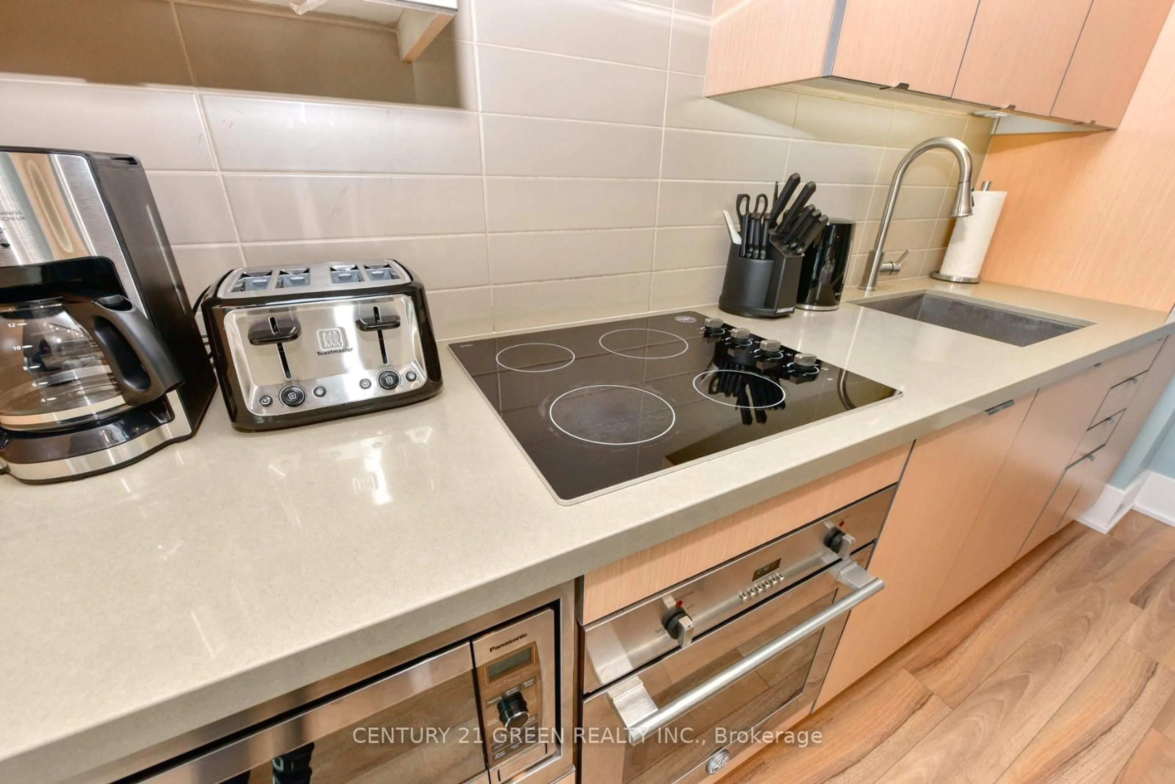 Standard kitchen, unknown for 300 Front St #1014, Toronto Ontario M5V 0E9