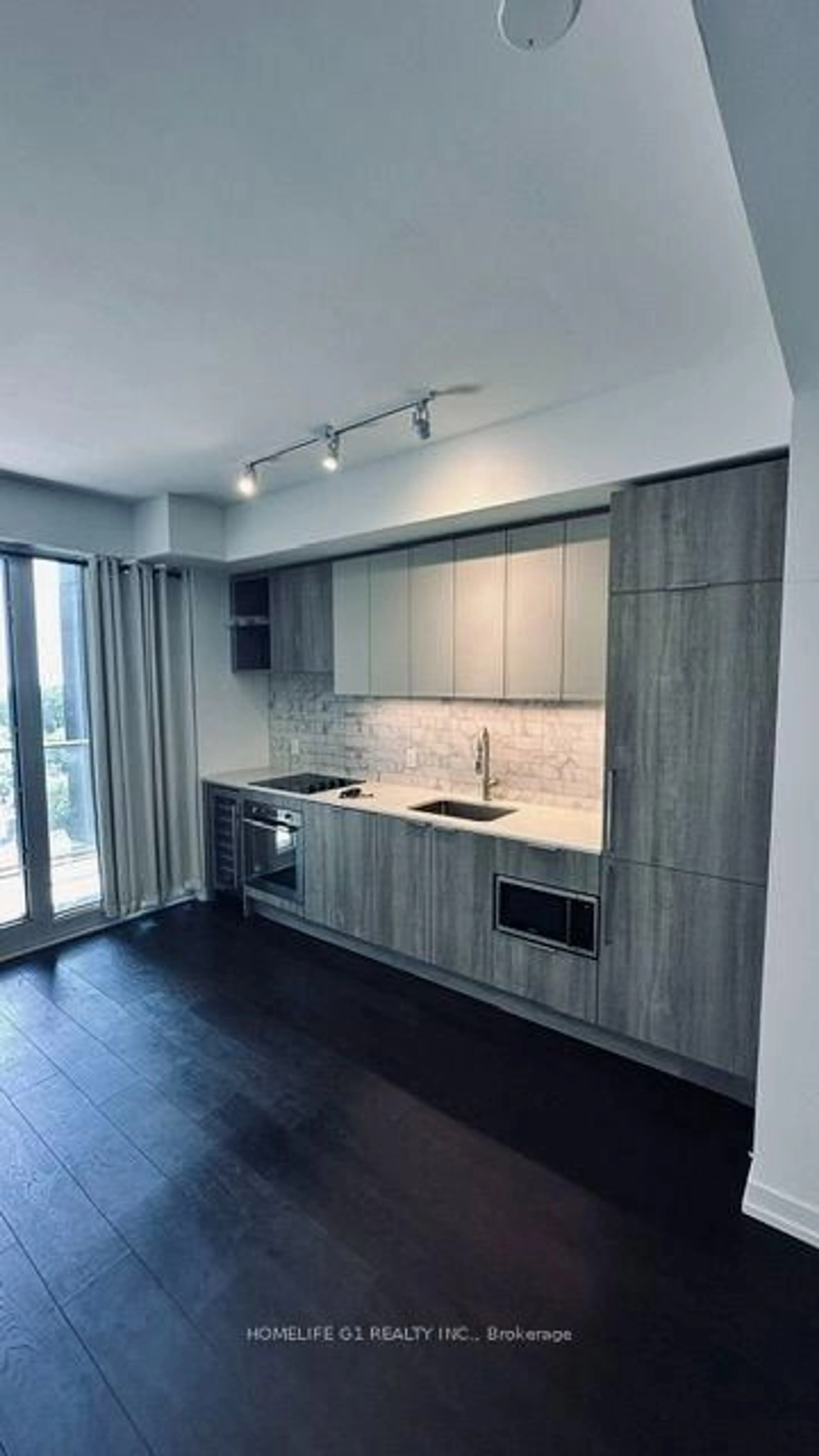 Unknown for 2020 Bathurst St #1101, Toronto Ontario M5P 0A6