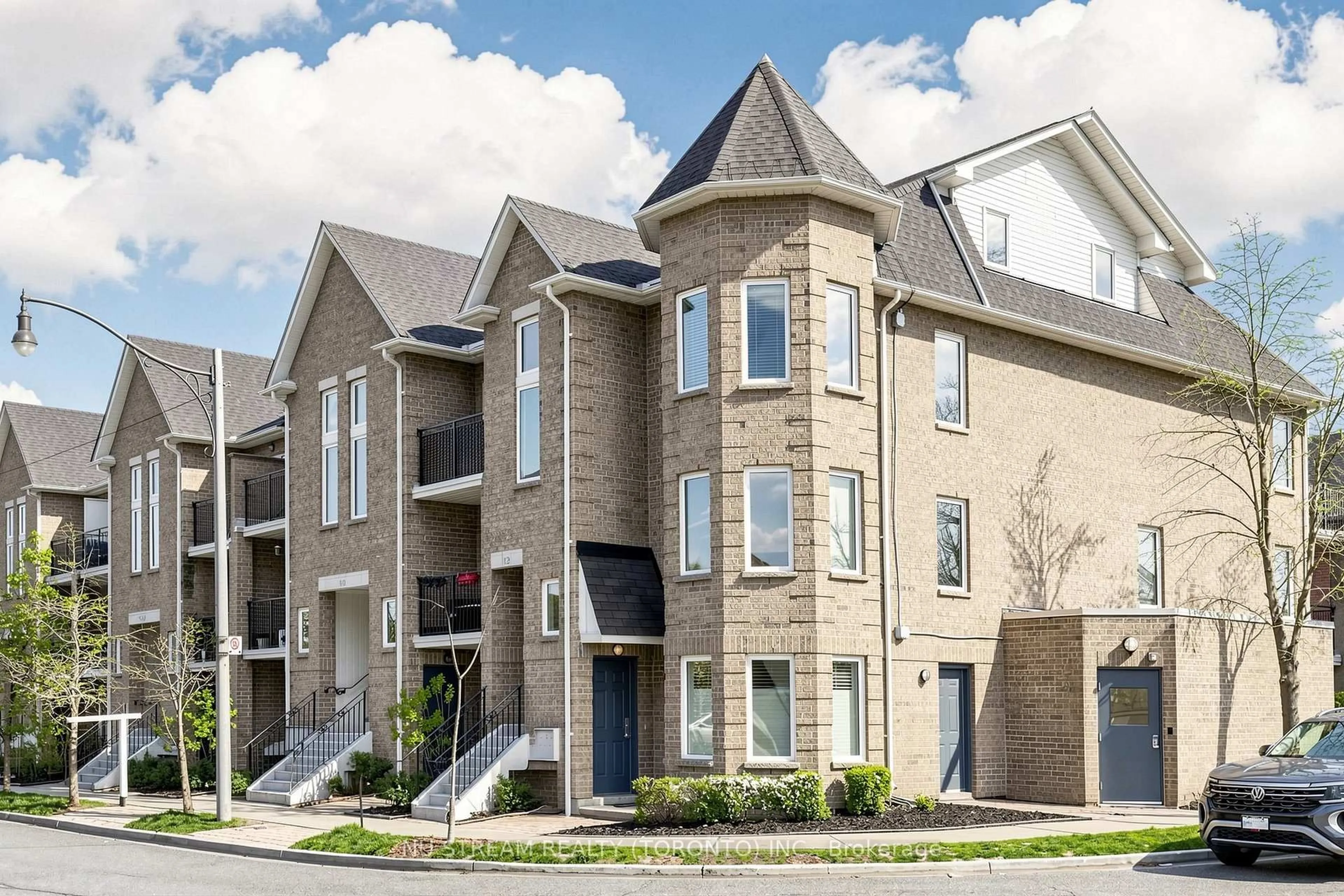Unknown for 10 Brian Peck Cres #201, Toronto Ontario M4G 4K4