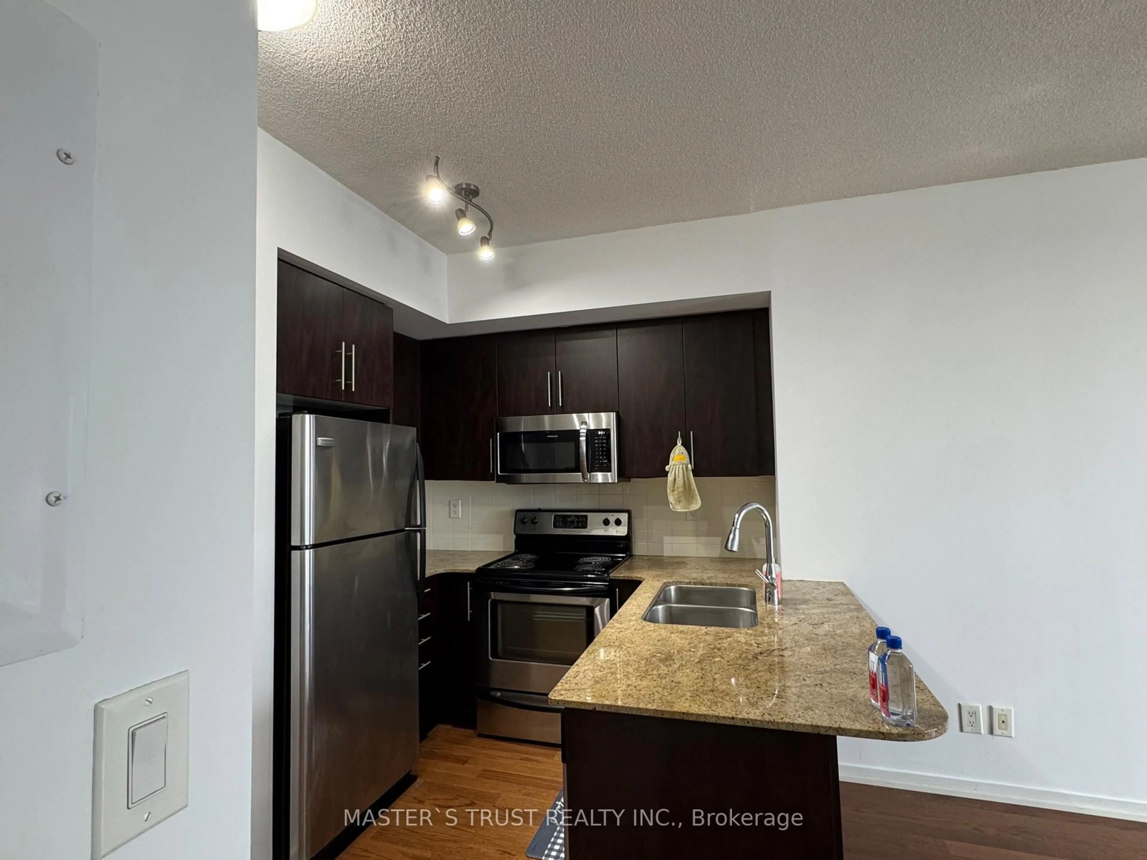 Standard kitchen, wood/laminate floor for 65 Bremner Blvd #4502, Toronto Ontario M5J 0A7